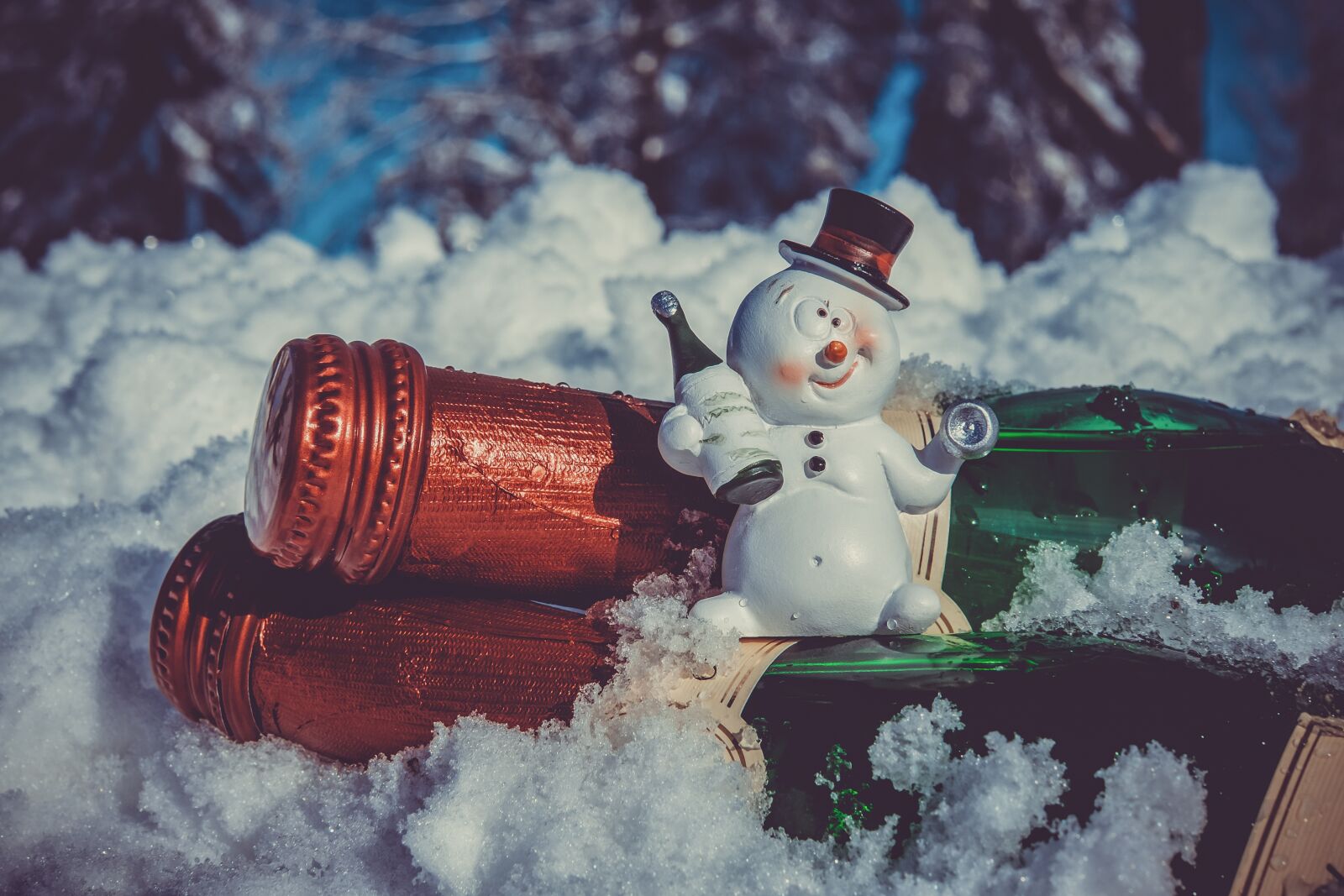 Fujifilm X-T10 + Fujifilm XF 35mm F1.4 R sample photo. Snowman, wine, drink photography