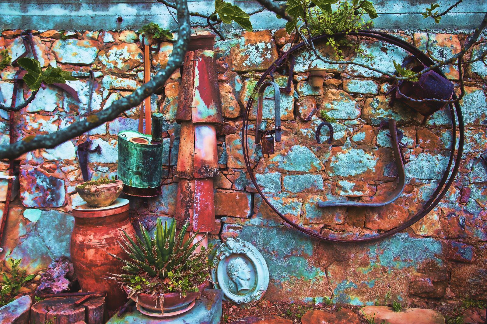 Canon EOS 6D + Canon EF 17-40mm F4L USM sample photo. Wall, colorful, texture photography
