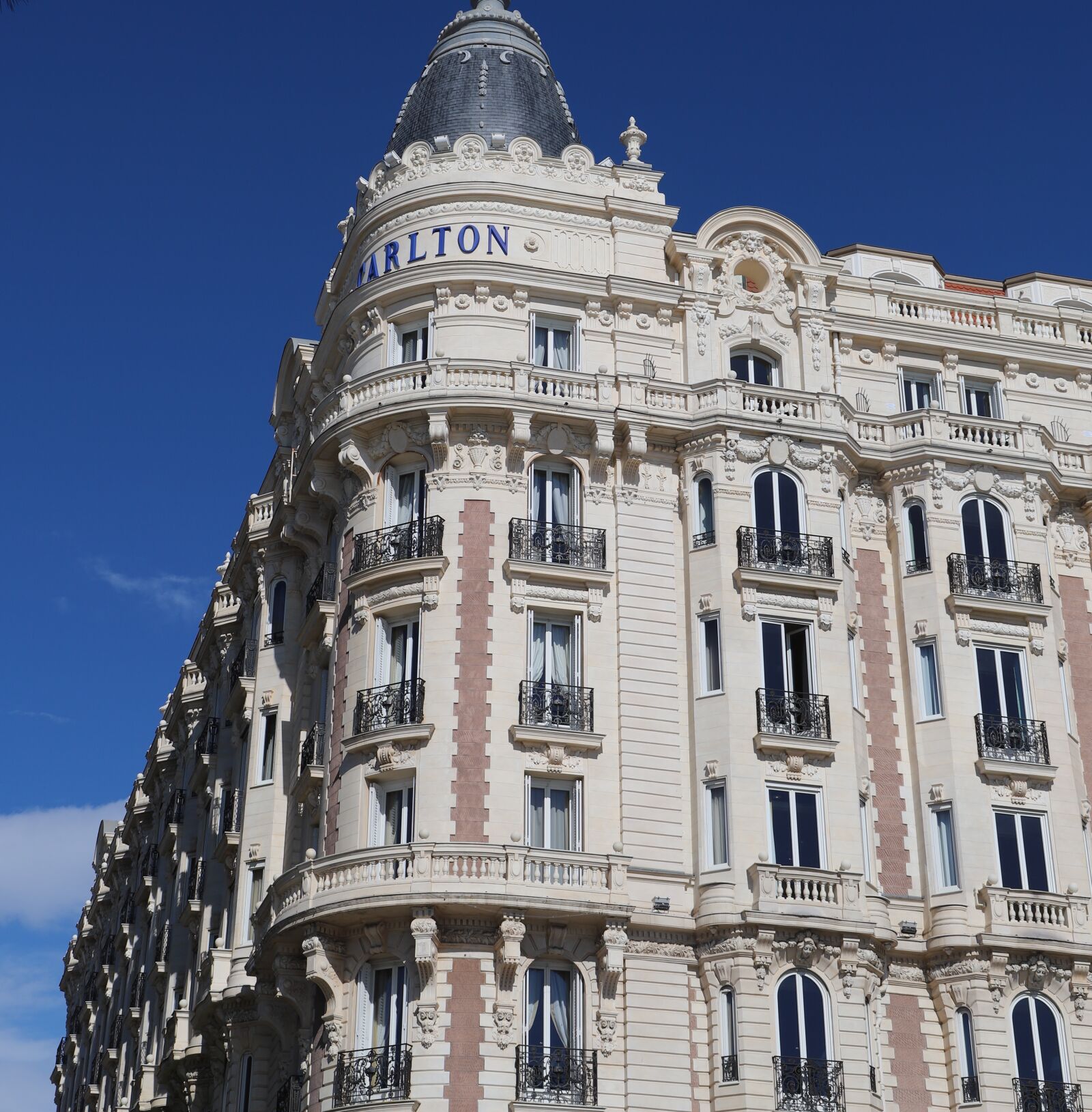 Canon EOS 6D Mark II sample photo. Architecture, building, facade photography