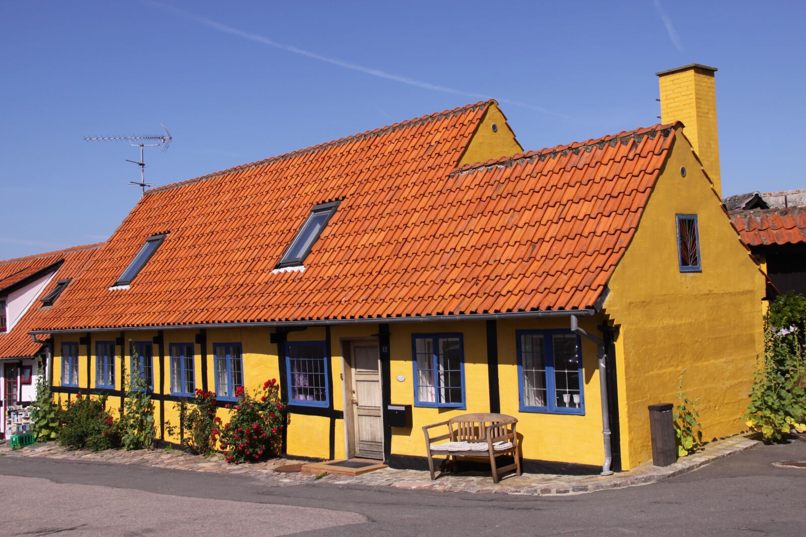 Canon EOS 50D sample photo. Village, street, yellow photography