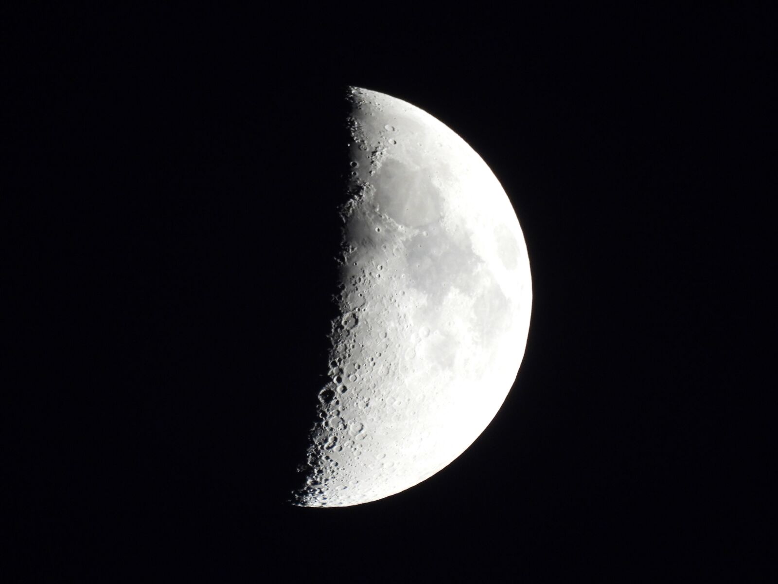 Nikon Coolpix P950 sample photo. Moon, darkness, crescent photography