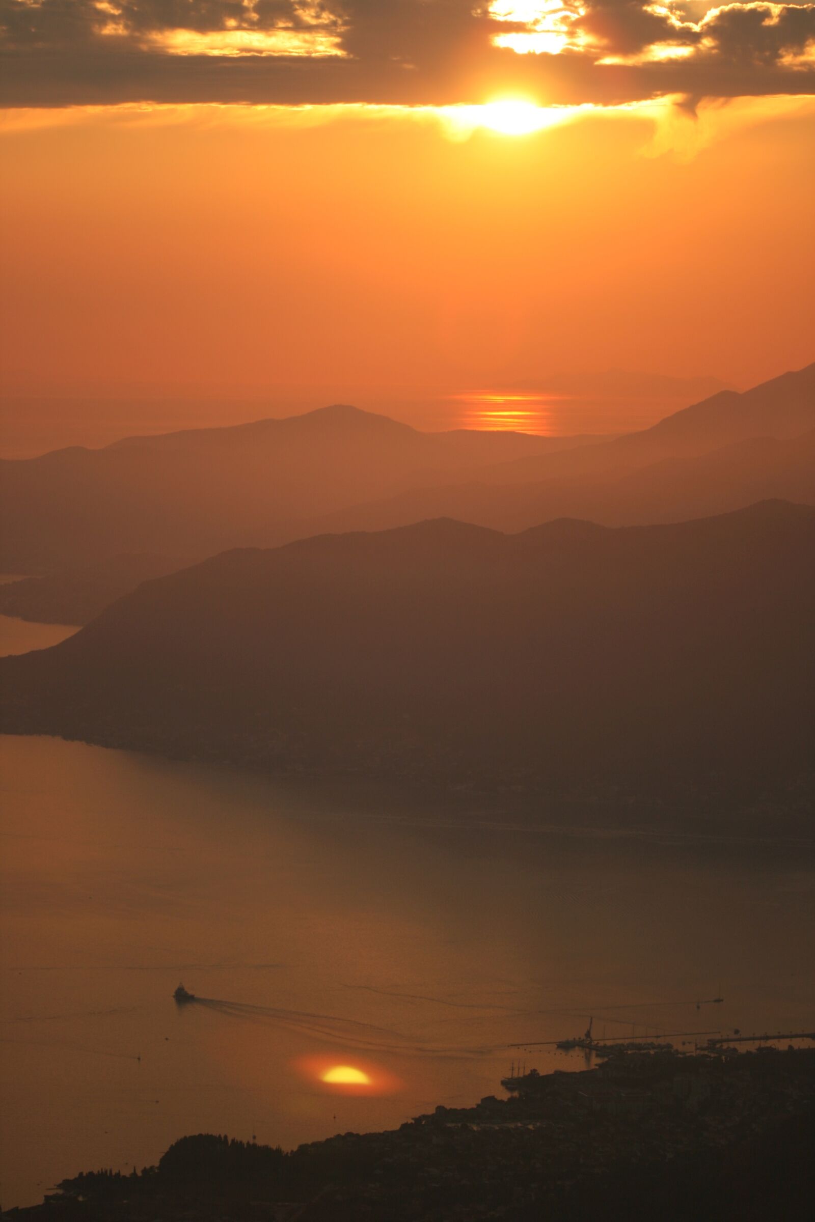 Canon EOS 400D (EOS Digital Rebel XTi / EOS Kiss Digital X) sample photo. Montenegro, dredge, sunset photography