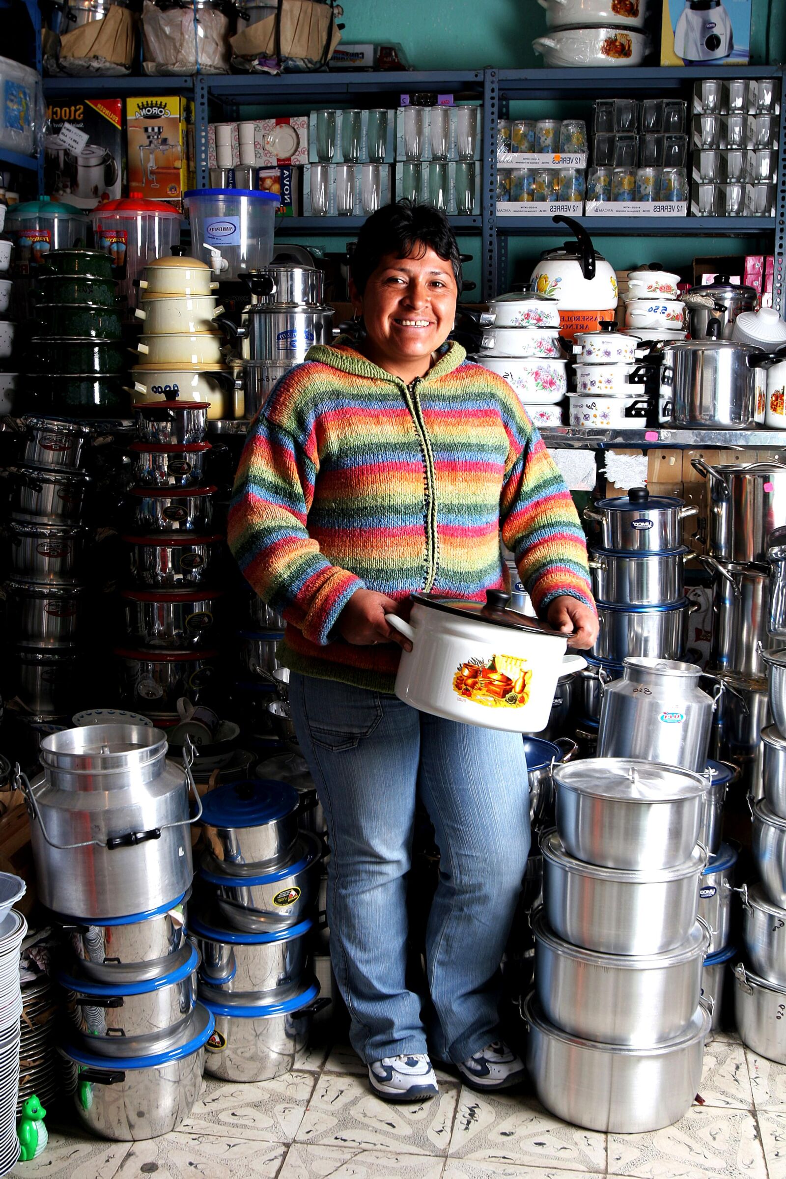 Canon EOS 20D sample photo. Women, ecuador, expanded, small photography
