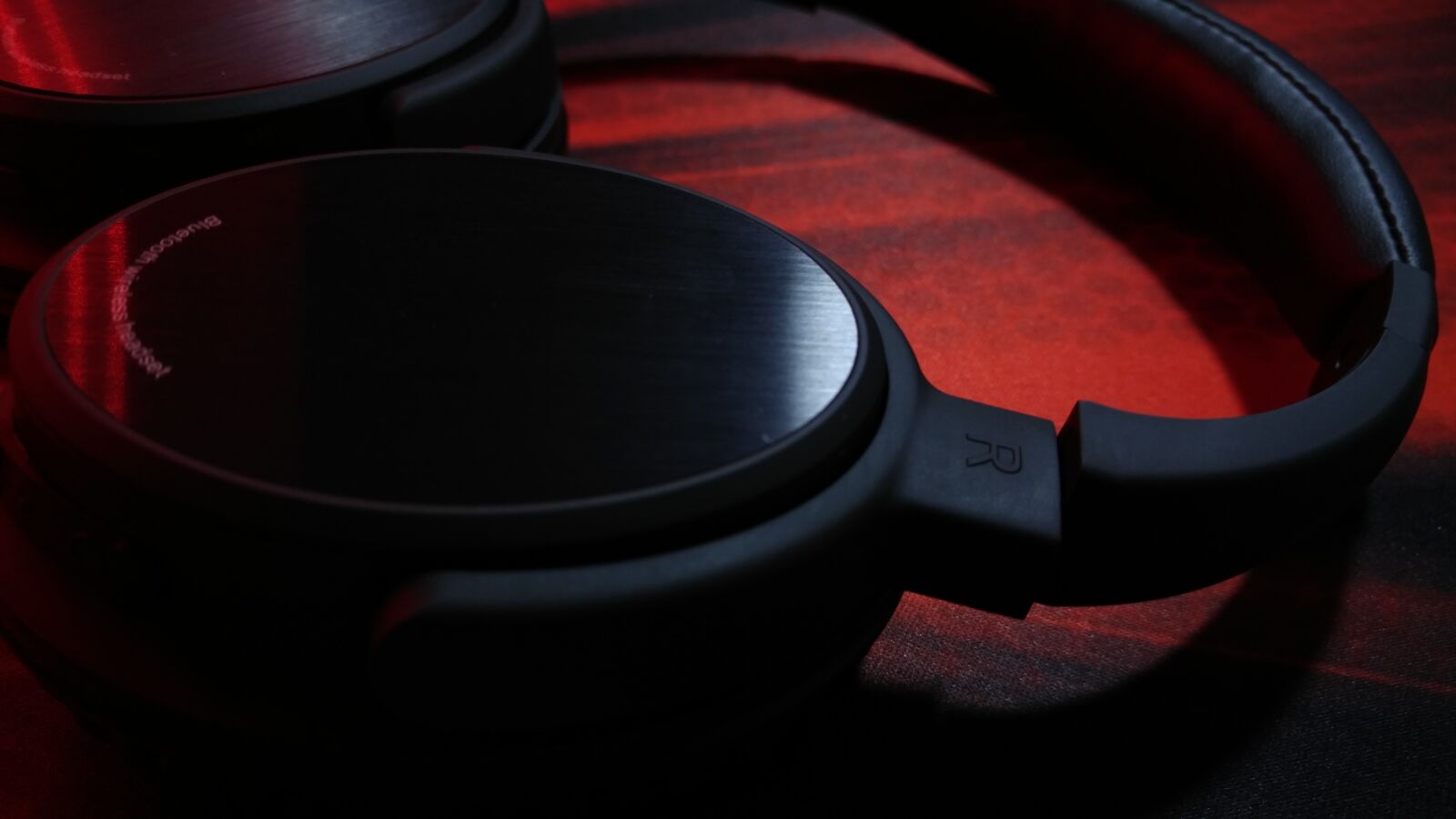 LG G4 sample photo. Audio, headphones, mat photography