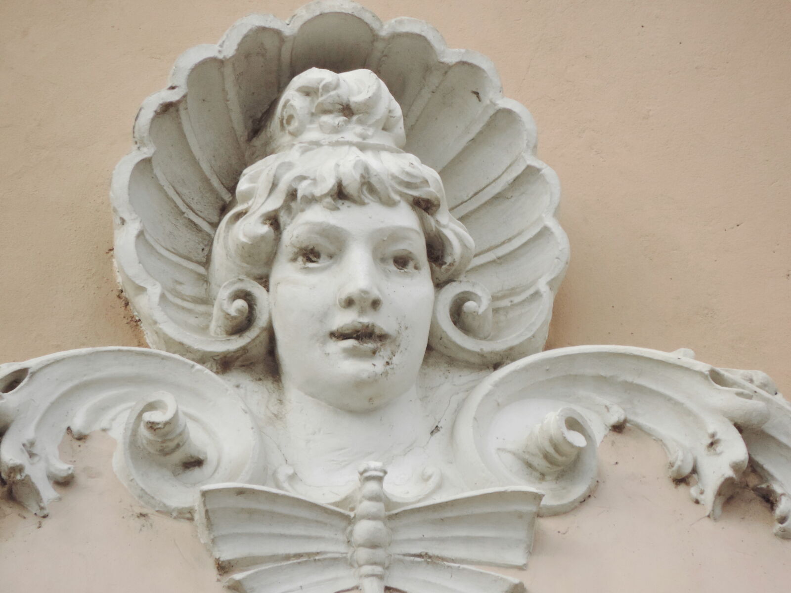 Nikon Coolpix P520 sample photo. Heraldry, heritage, marble, art photography
