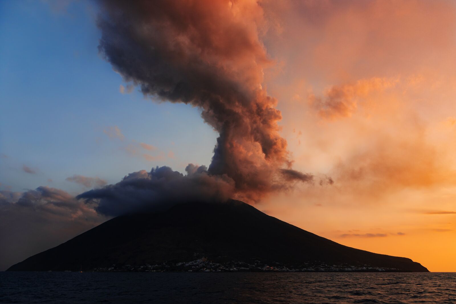 Canon EF 24-105mm F4L IS II USM sample photo. Stromboli, italy, sicily photography