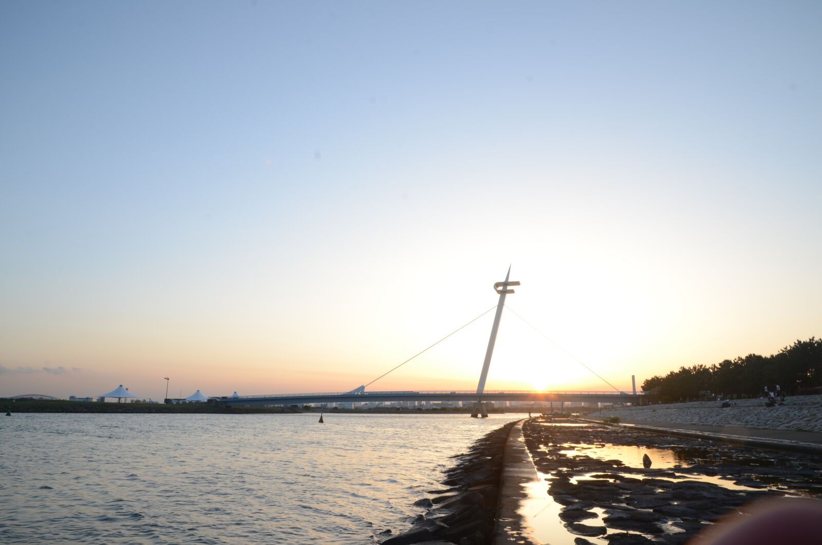 Nikon D7000 sample photo. Tokyo, seaside, moon photography