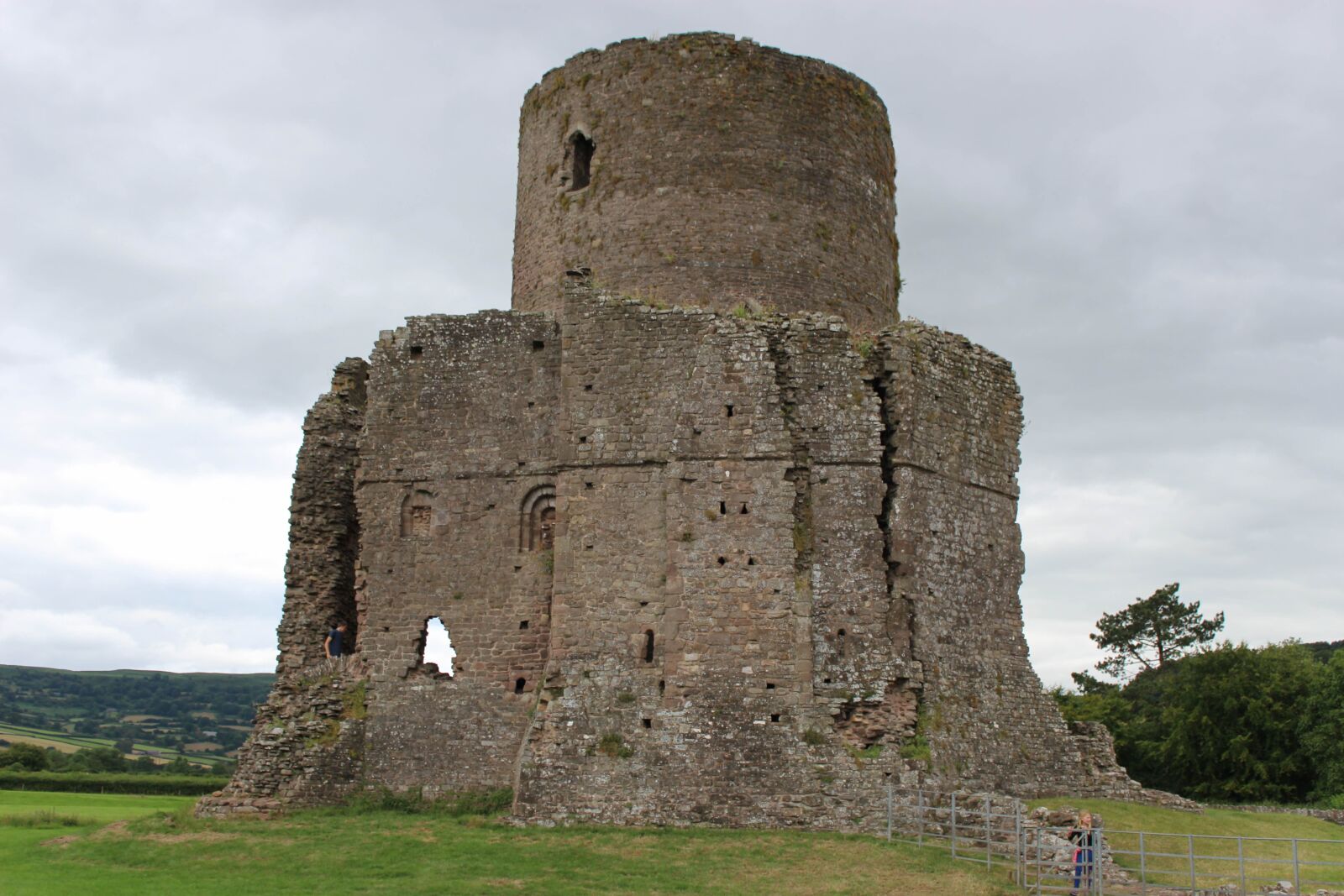 Canon EOS 100D (EOS Rebel SL1 / EOS Kiss X7) sample photo. Tretower, wales, ancient ruins photography