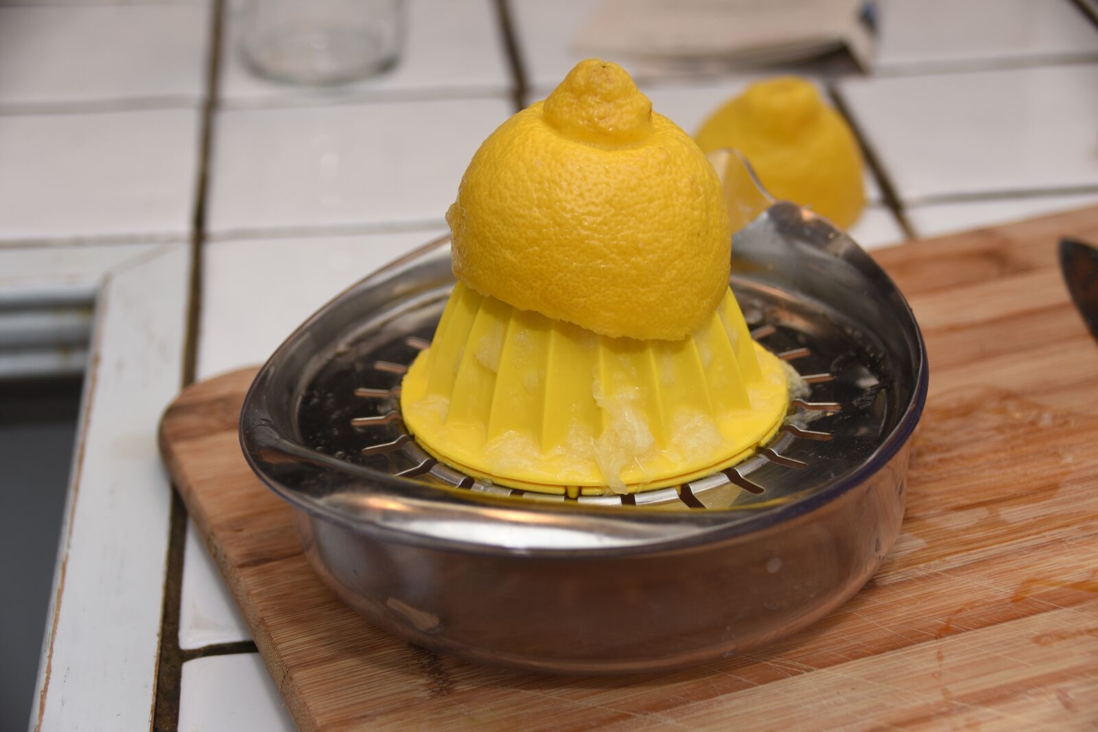 Nikon D7200 sample photo. Citron, cooking, pressing photography