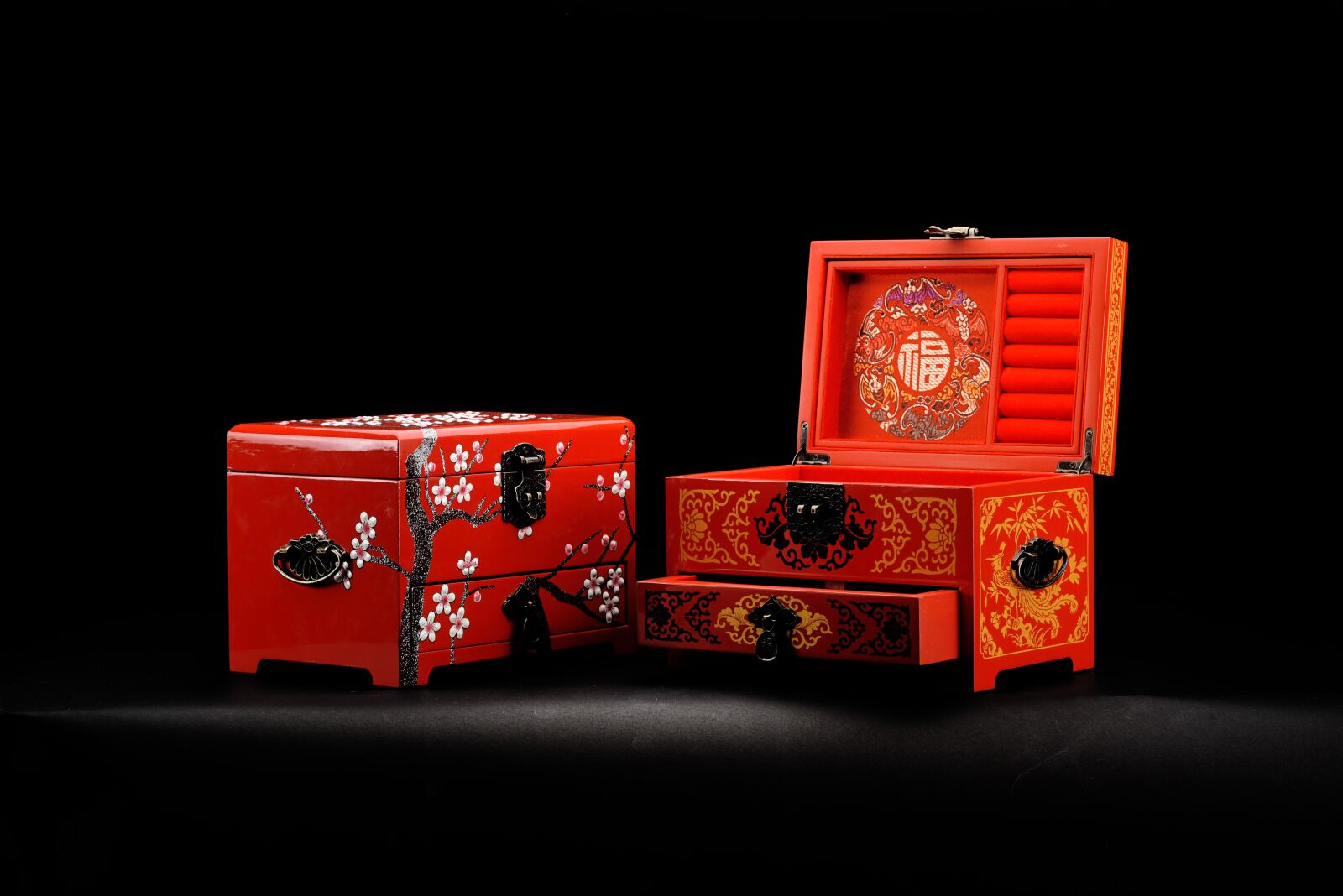 Nikon D750 sample photo. Product photography, lacquer, jewelry photography