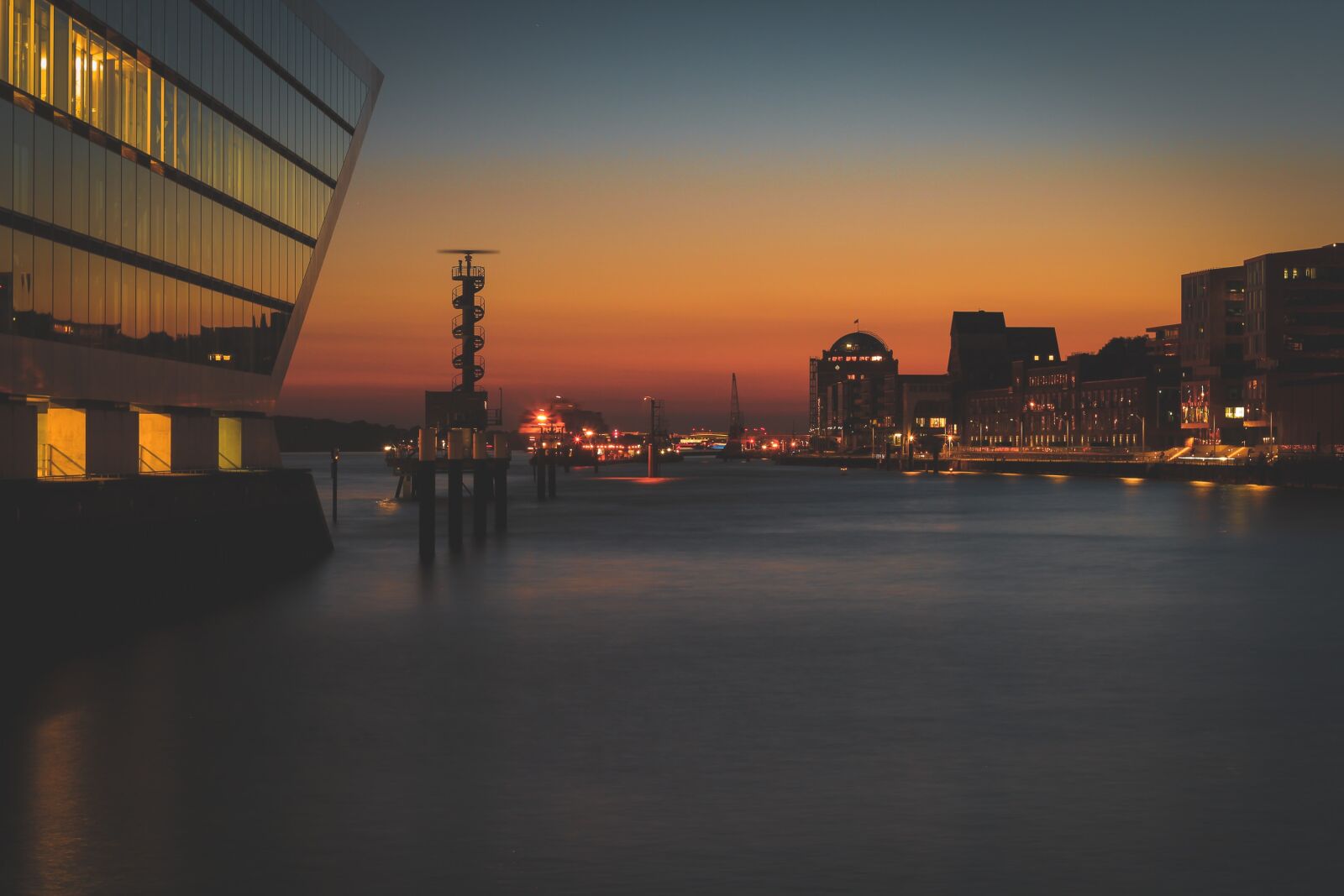 Canon EOS 60D + Canon EF 50mm F1.8 II sample photo. Buildings, city, cityscape photography