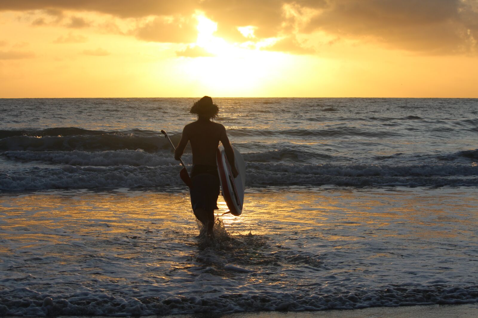 Canon EOS 600D (Rebel EOS T3i / EOS Kiss X5) sample photo. Sunrise, surf, eclipse photography