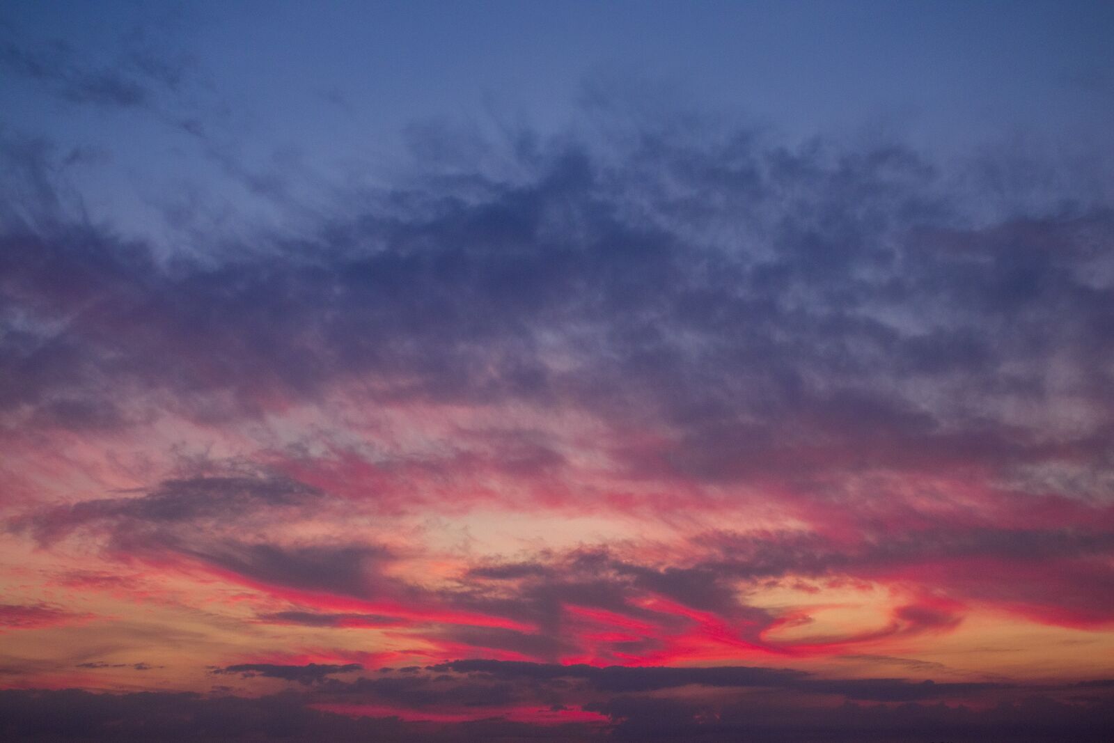 Canon EOS 250D (EOS Rebel SL3 / EOS Kiss X10 / EOS 200D II) sample photo. Sunset, dusk, sky photography