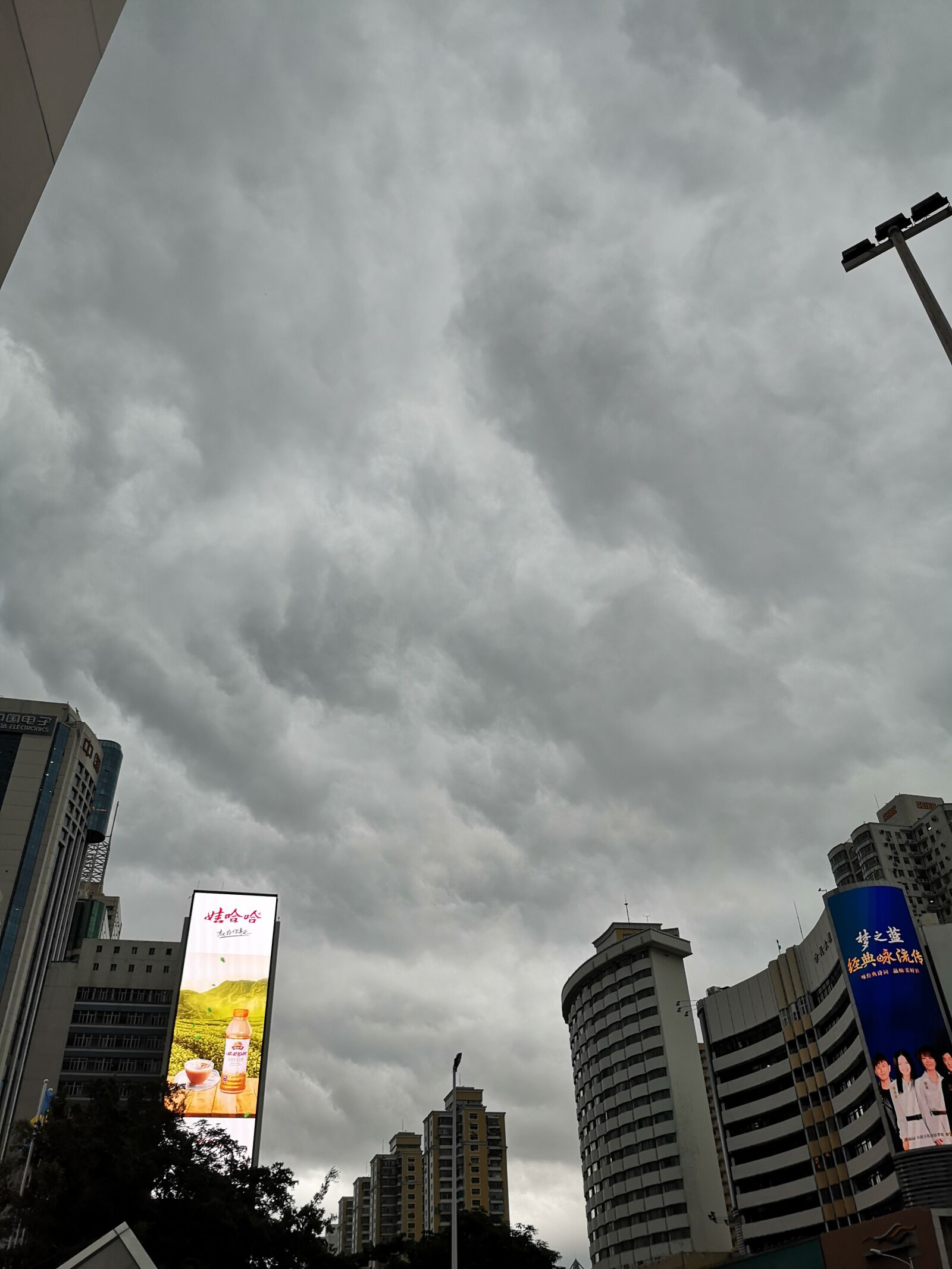 HUAWEI P20 sample photo. Dark clouds, it's raining photography