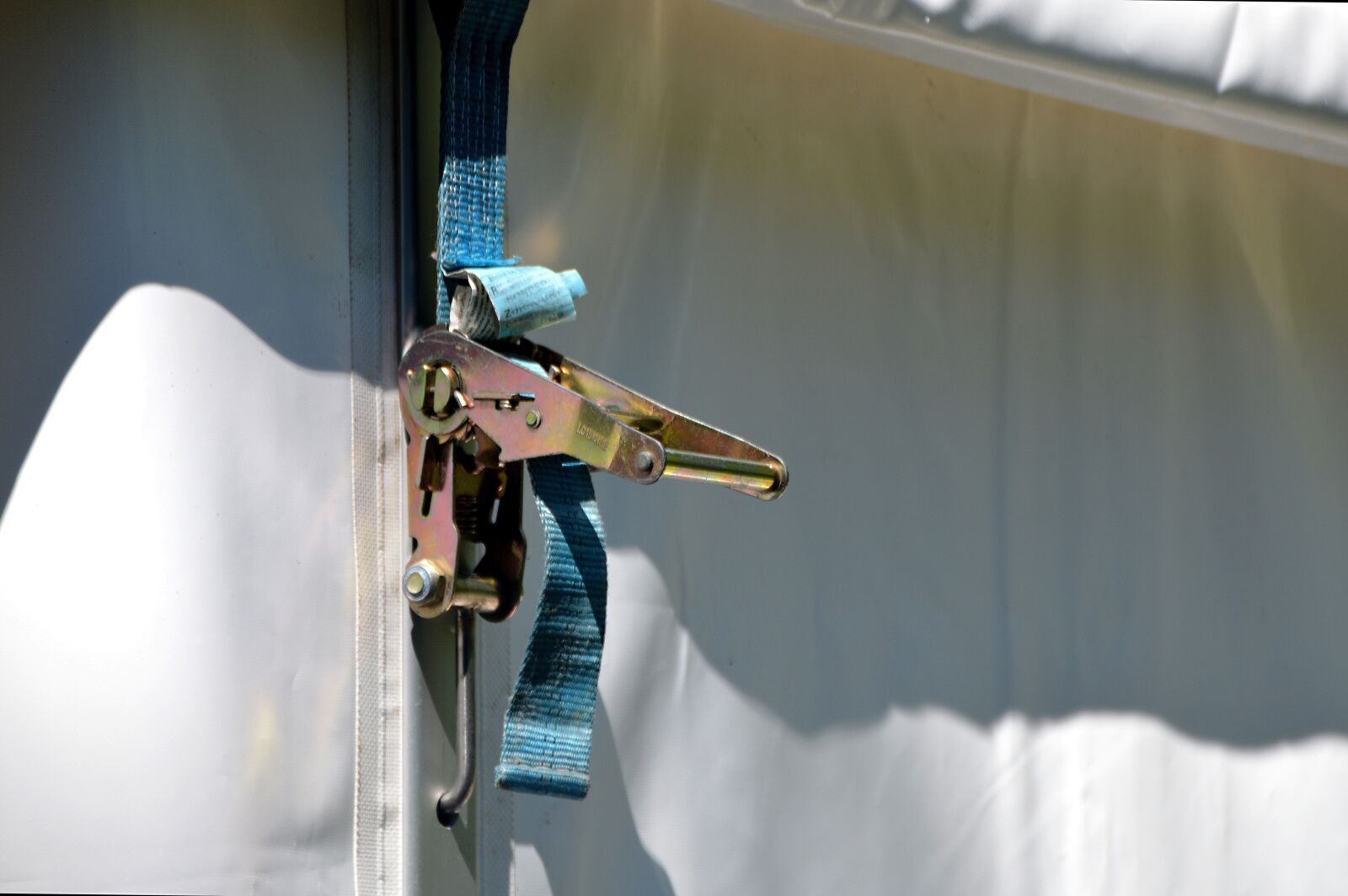 Nikon D3200 sample photo. Fixing, tension belt, ratchet photography