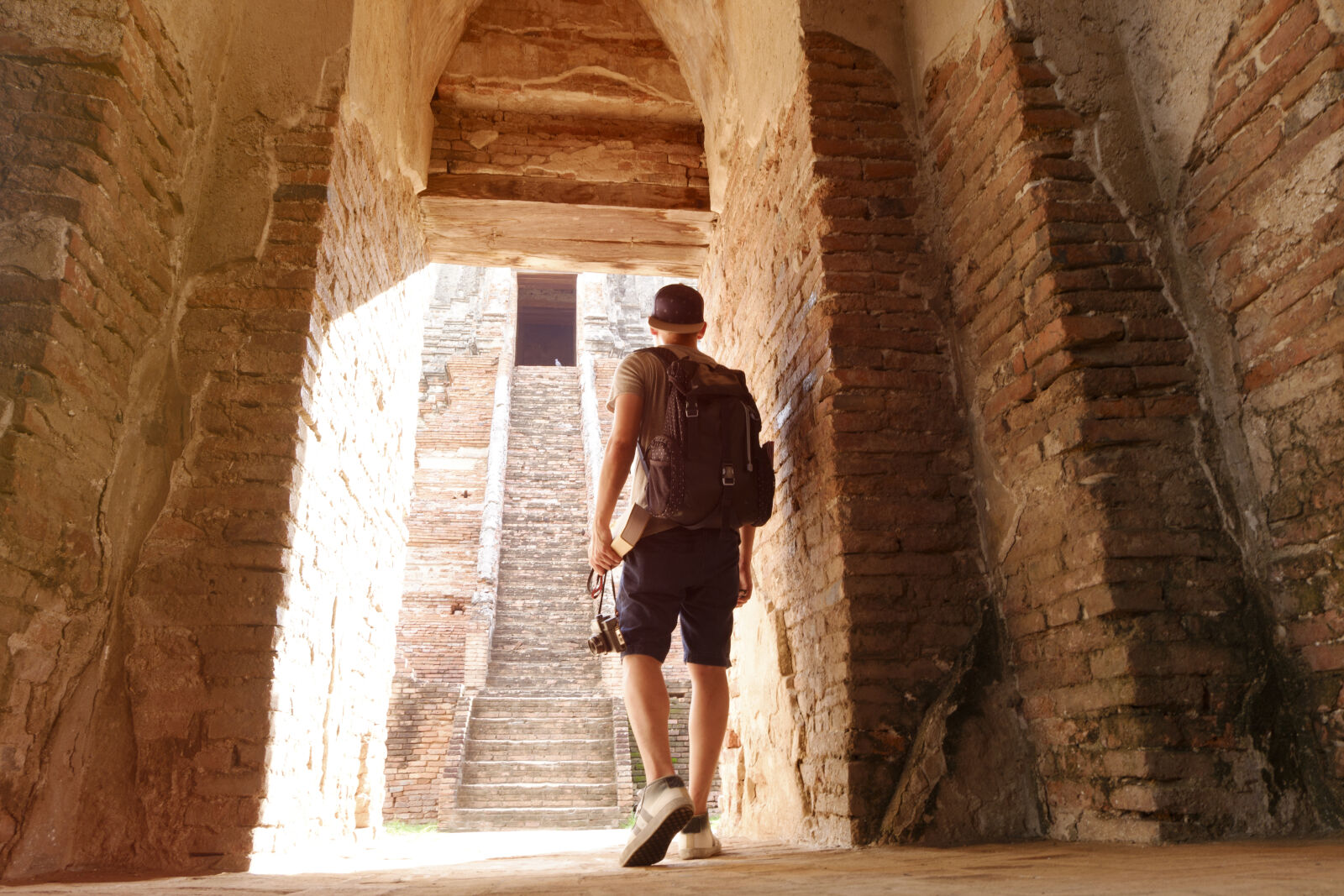 Fujifilm X-A2 + Fujifilm XC 16-50mm F3.5-5.6 OIS II sample photo. Attraction, backpack, bricks, brickwall photography