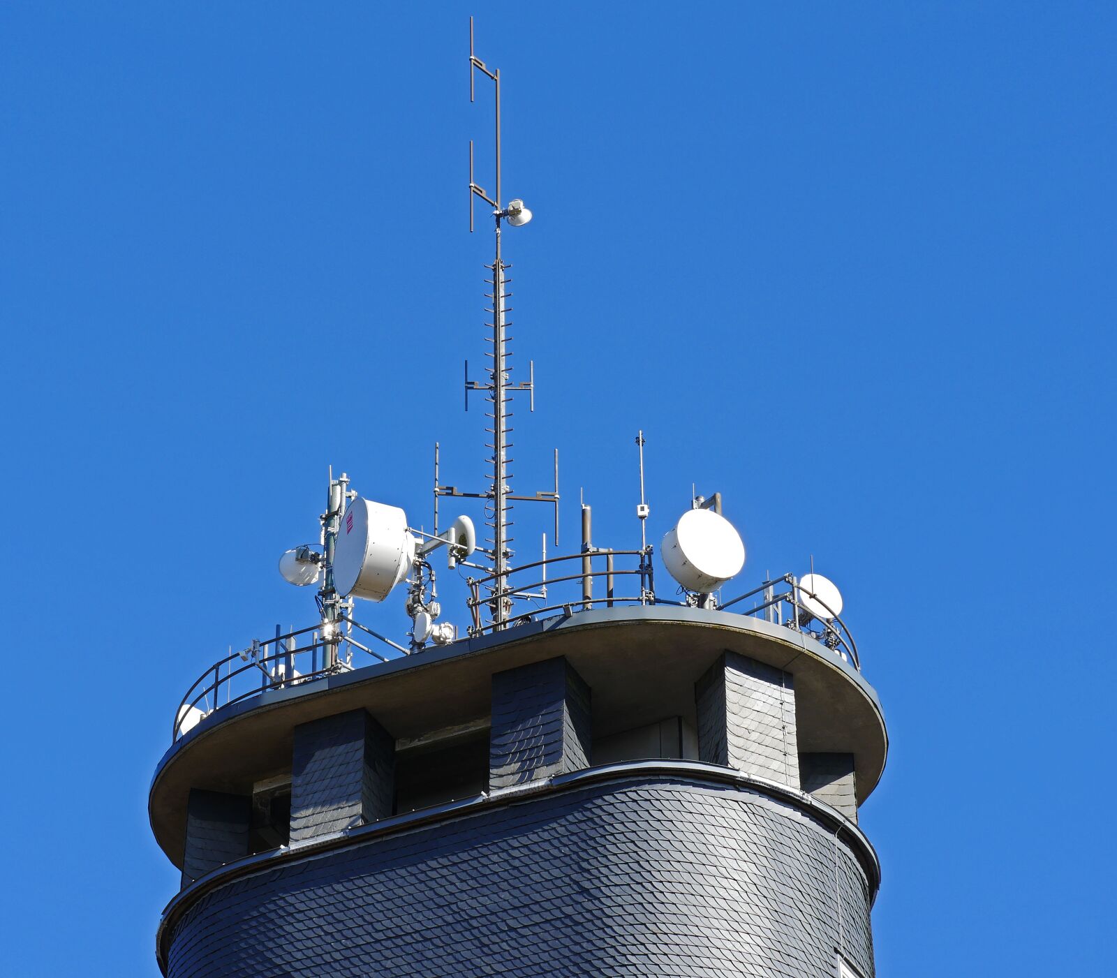 Panasonic Lumix DMC-GX8 sample photo. Tower, station, antennas photography