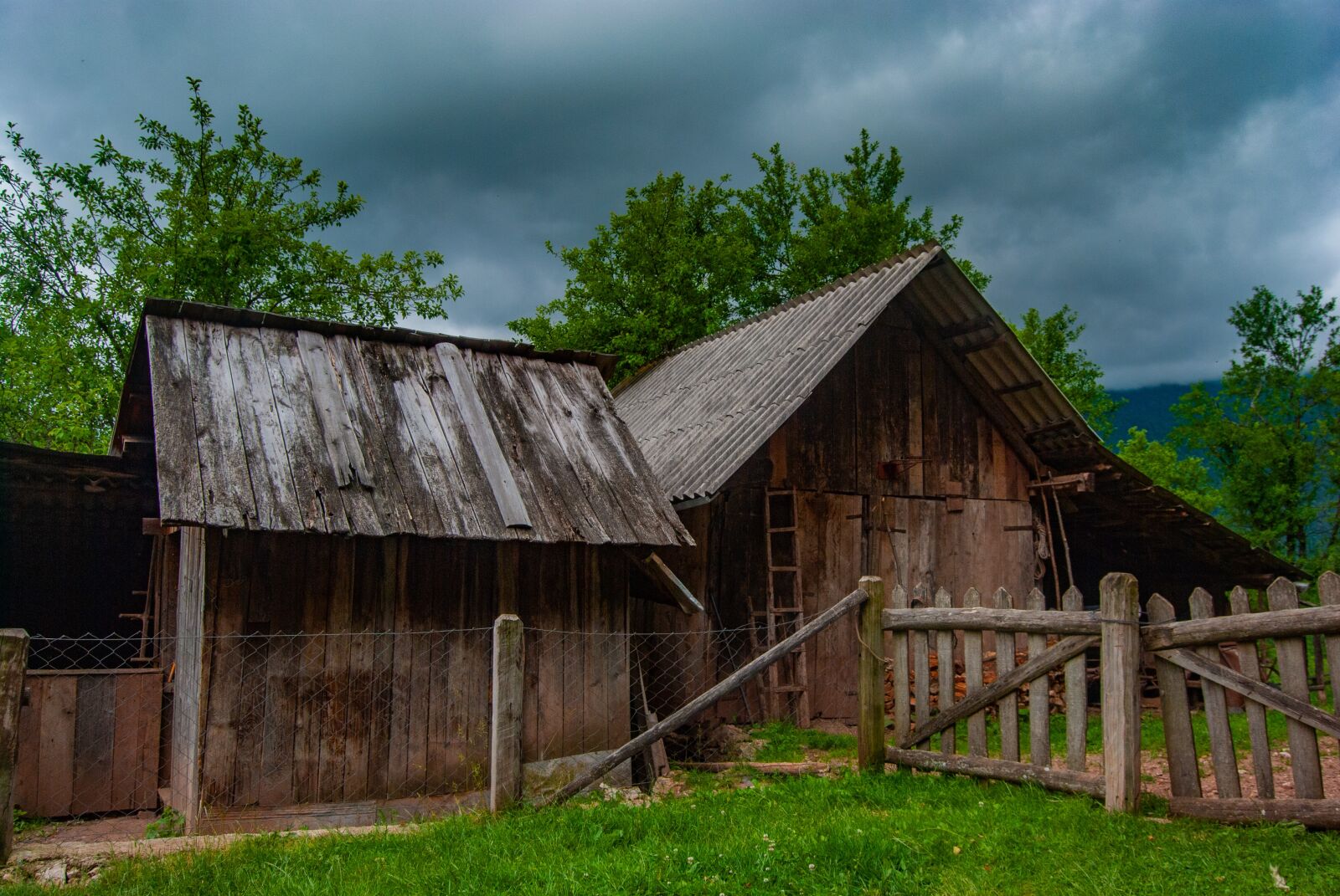 Nikon D60 sample photo. Log cabin, hut, house photography