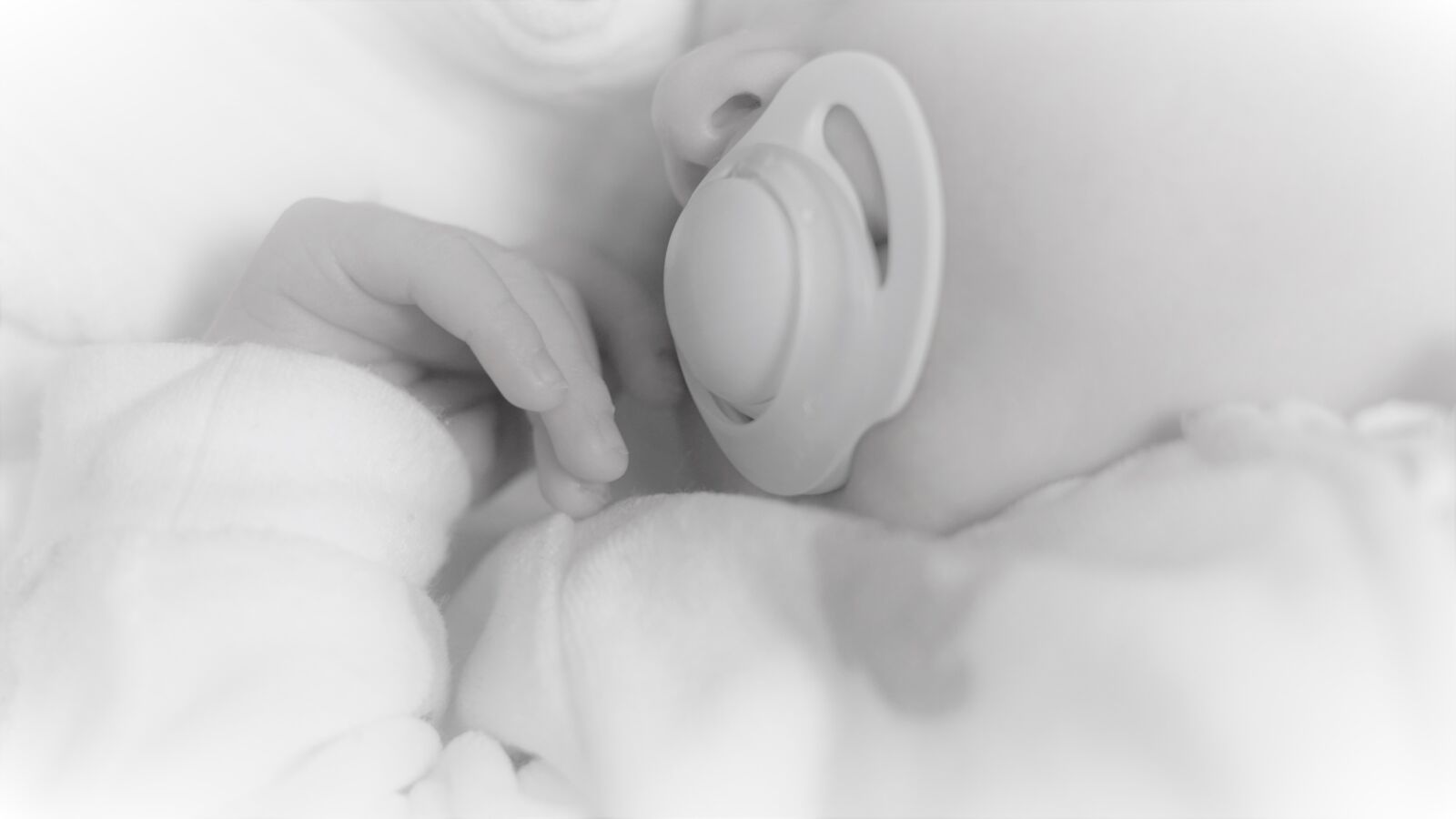 Sony FE 50mm F1.8 sample photo. Dummy, sucking, pacifier photography