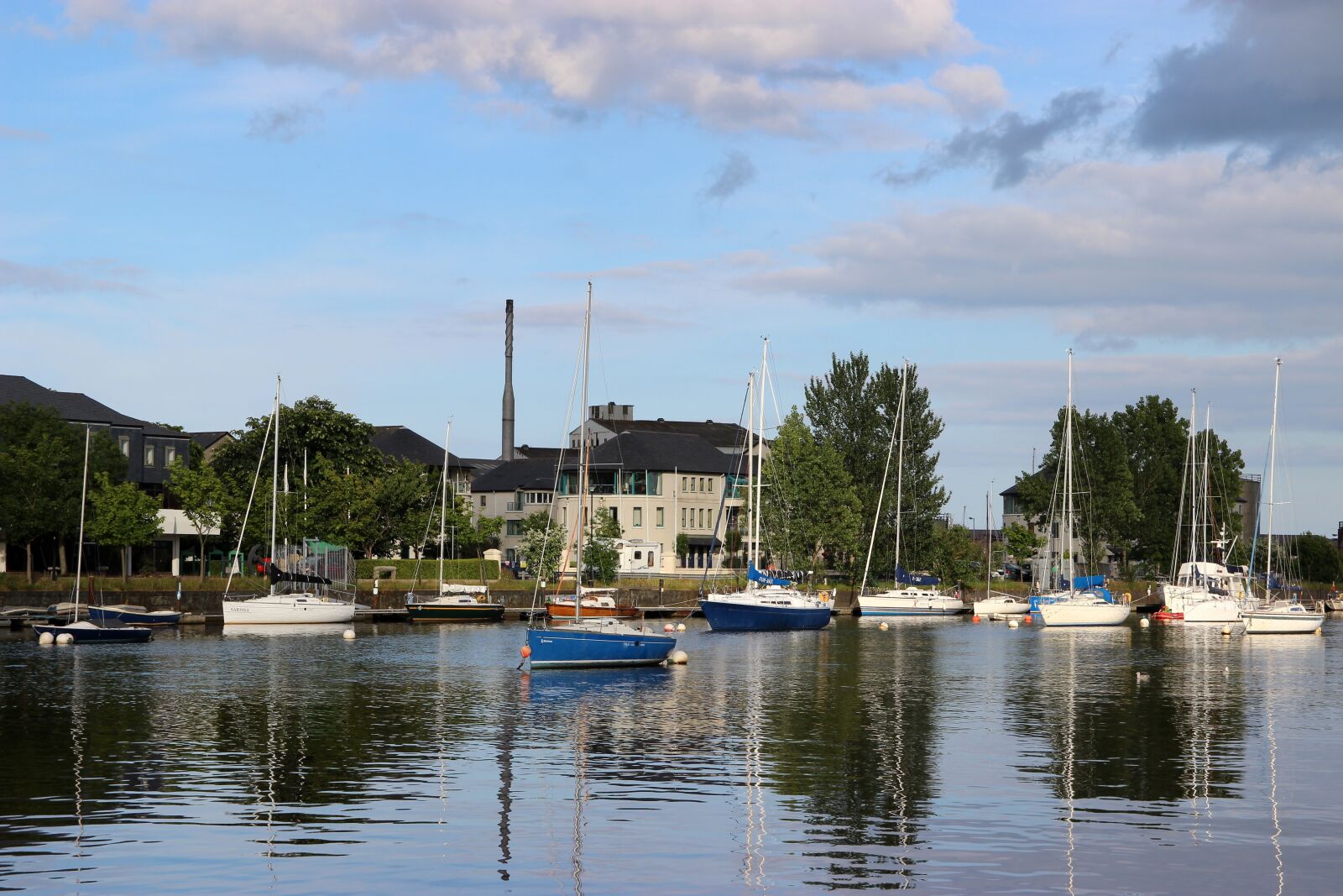 Canon EOS 600D (Rebel EOS T3i / EOS Kiss X5) sample photo. Boats, haven, landscape photography