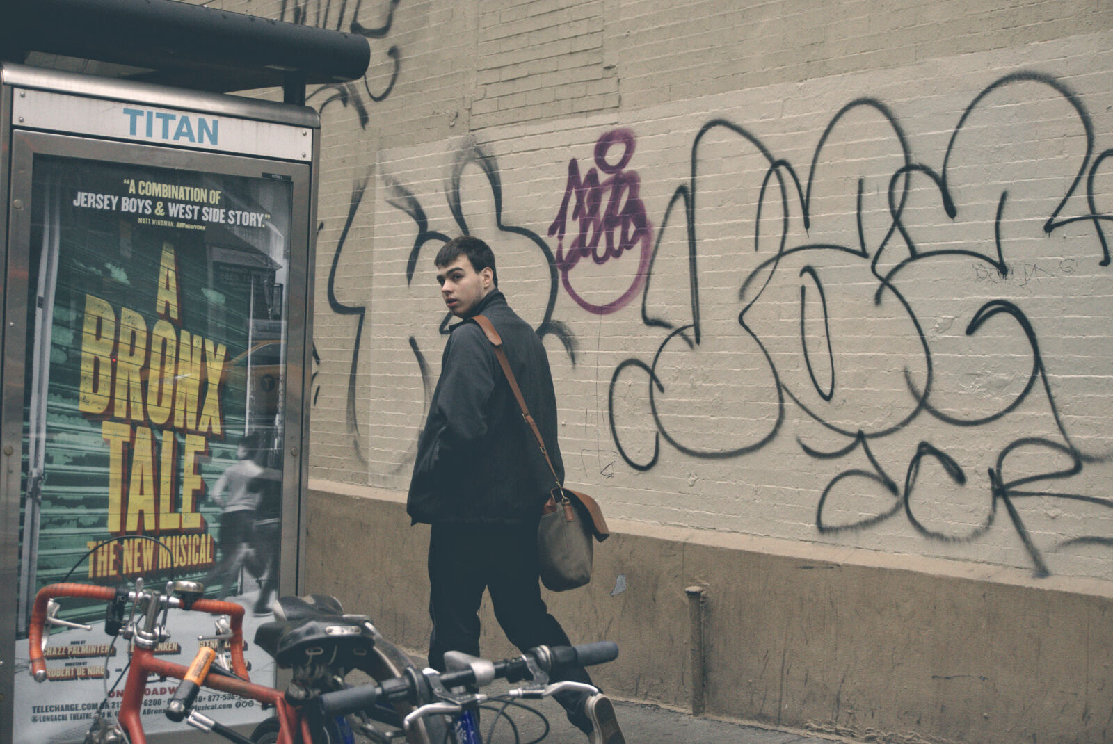 Sony a6000 sample photo. 35mm, faces, graffiti, hd photography