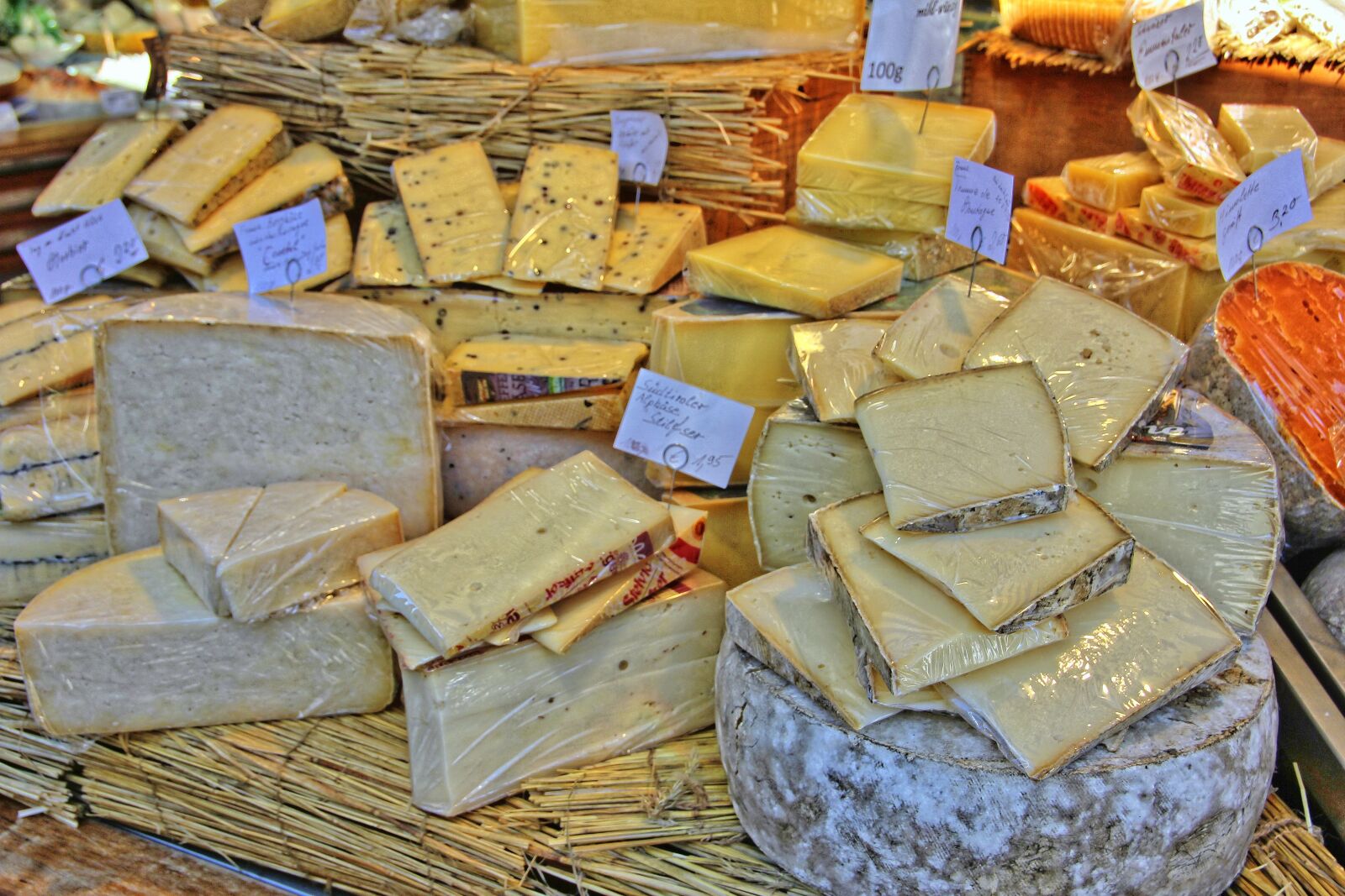 Canon EOS 550D (EOS Rebel T2i / EOS Kiss X4) sample photo. Food, market, cheese photography