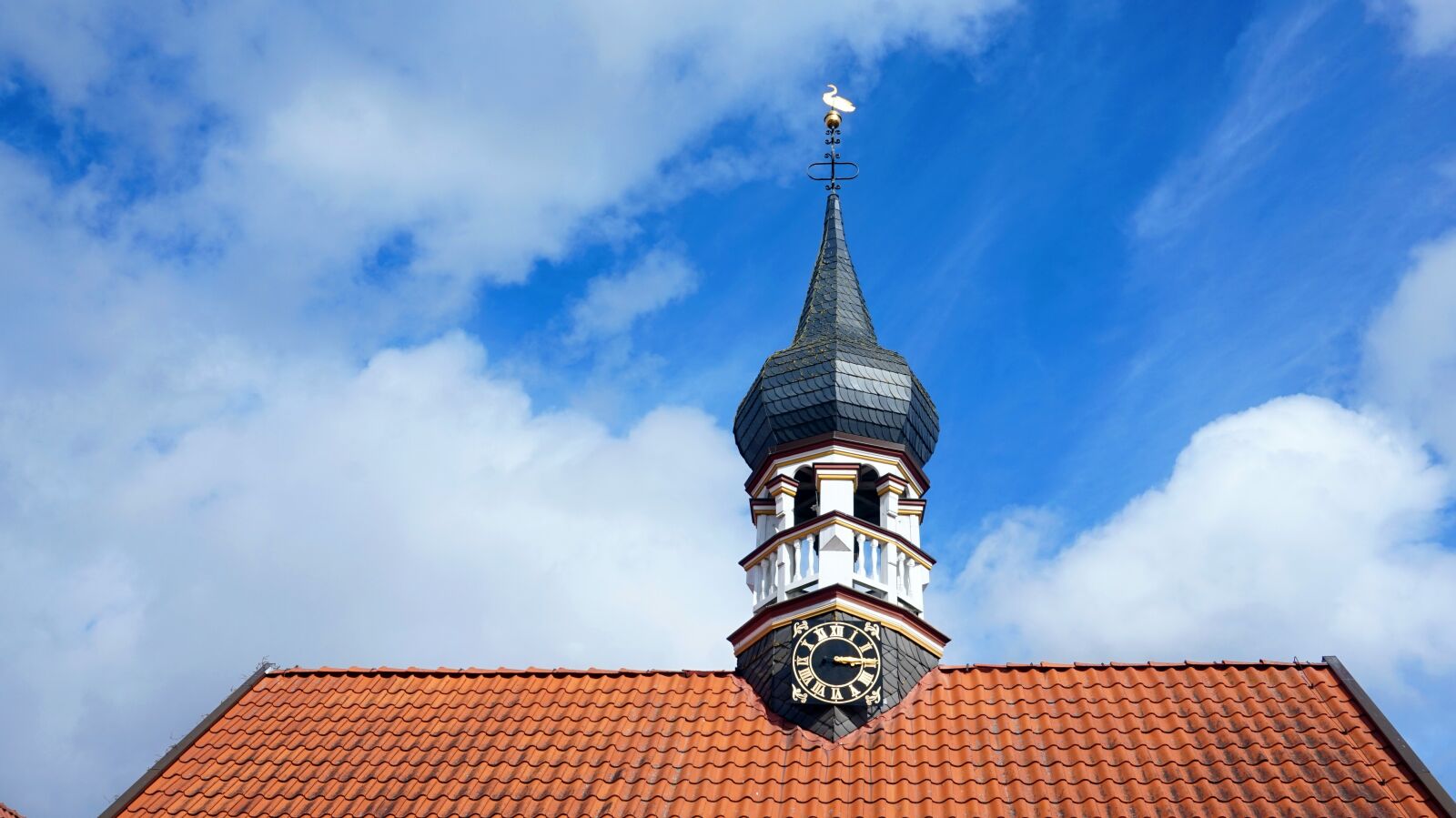 Sony Alpha a5000 (ILCE 5000) sample photo. Sky, architecture, roof photography