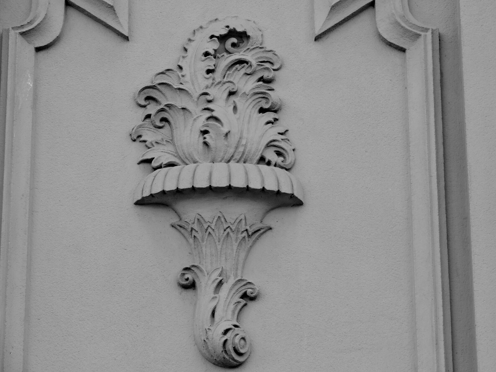 Nikon Coolpix P520 sample photo. Arabesque, black and white photography