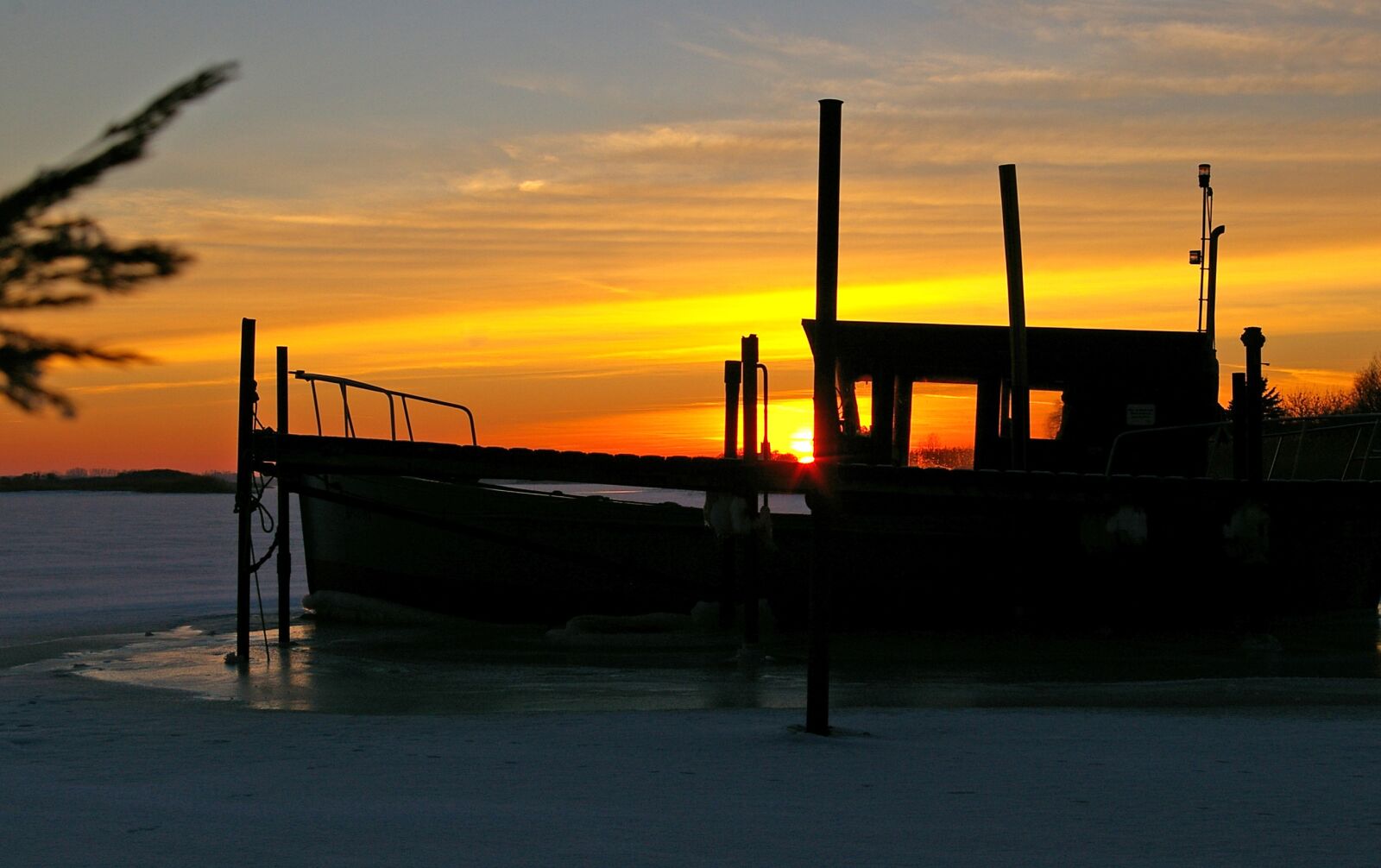 Pentax *ist DL2 sample photo. Sunset, winter evening, winter photography