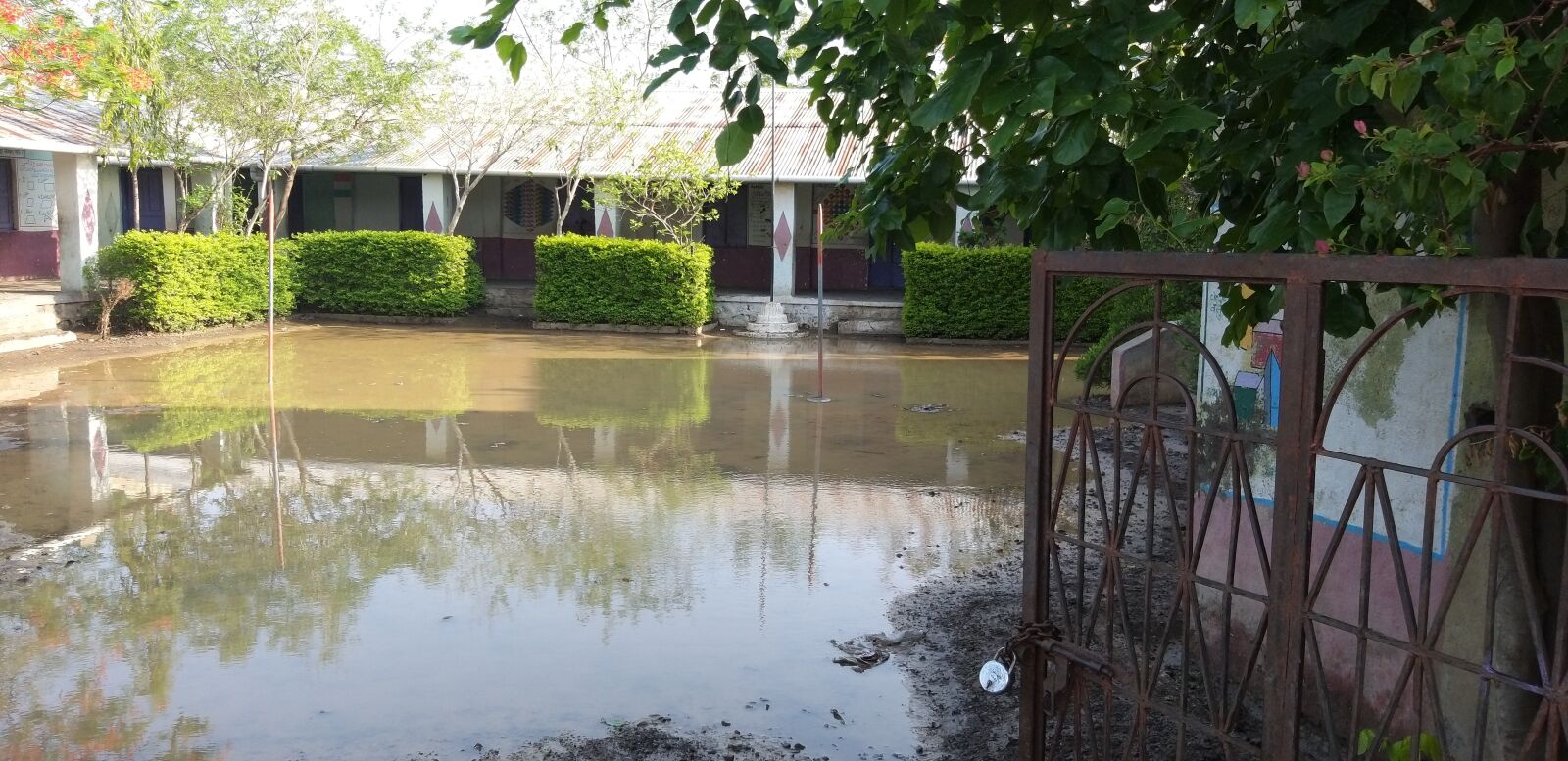 Samsung Galaxy A9 (2018) sample photo. Water, flood, school photography