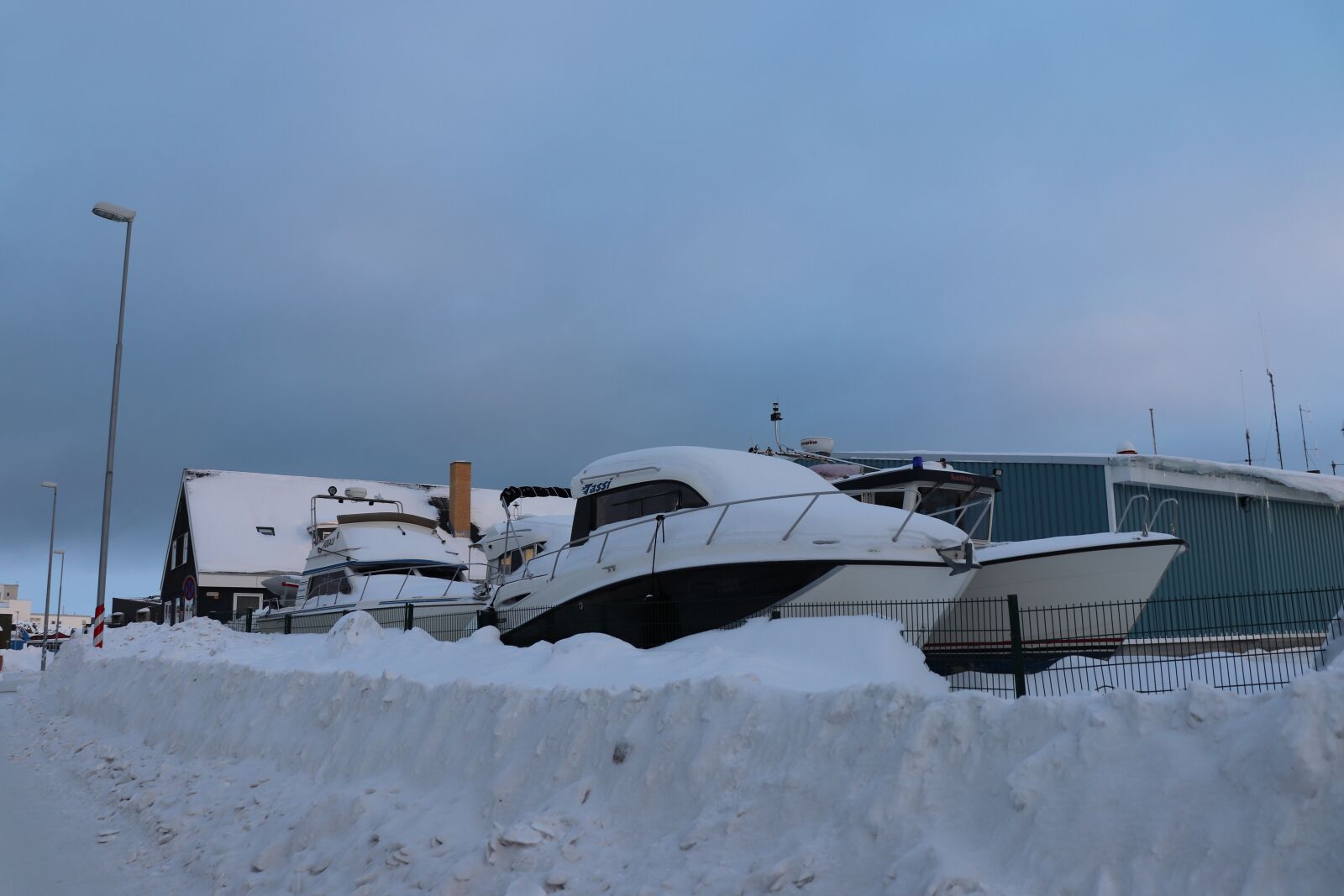 Canon EOS 200D (EOS Rebel SL2 / EOS Kiss X9) sample photo. Nuuk, greenland, winter photography