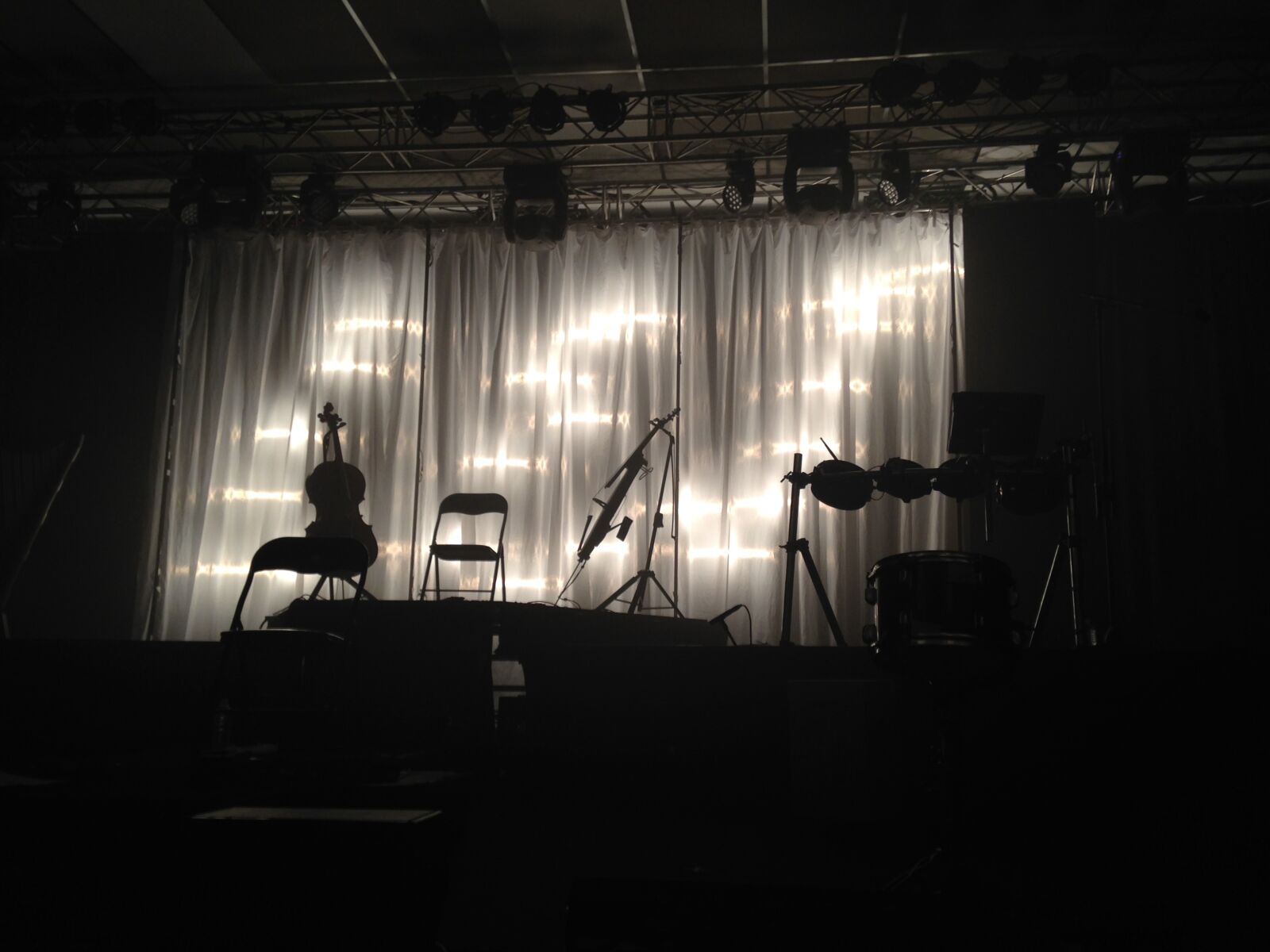 iPhone 5c back camera 4.12mm f/2.4 sample photo. Concert, instruments, music photography