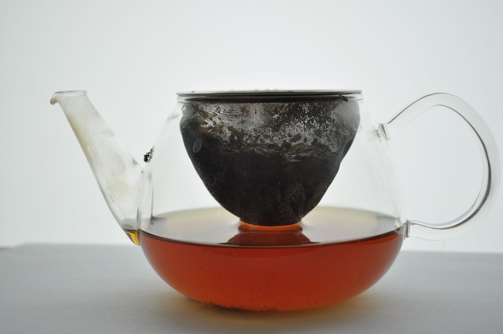Nikon D5000 sample photo. Pot, white background, background photography