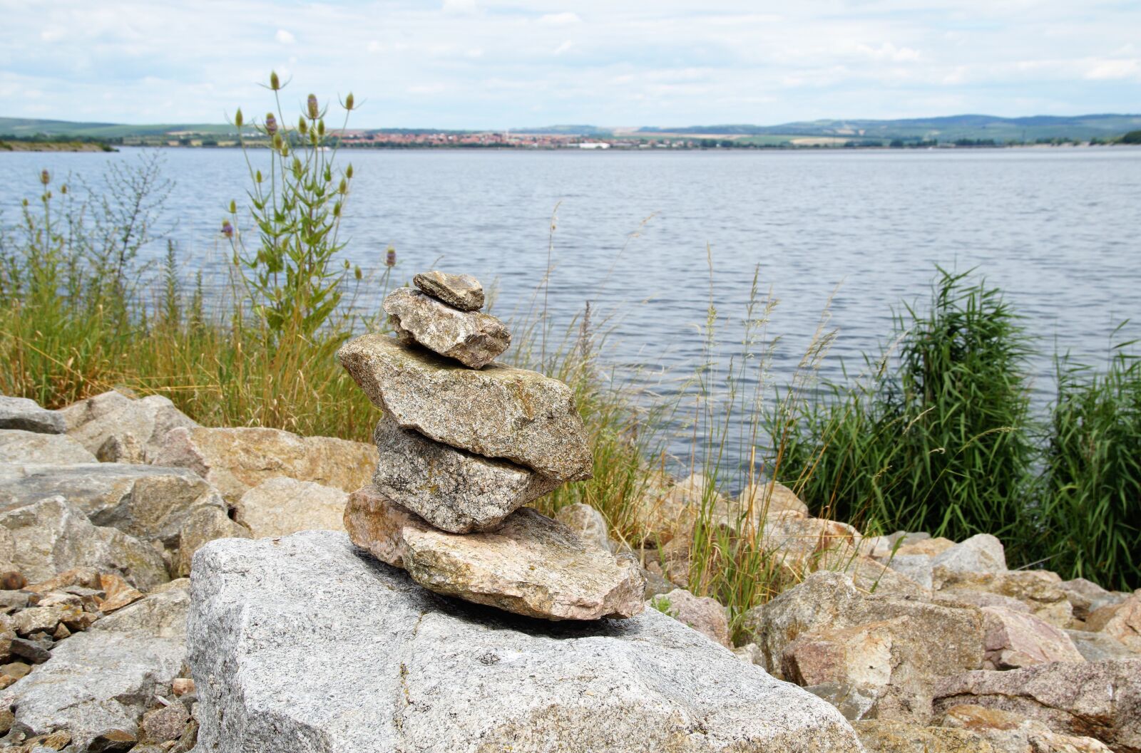 Sony SLT-A58 sample photo. Lake, stones, pyramid photography