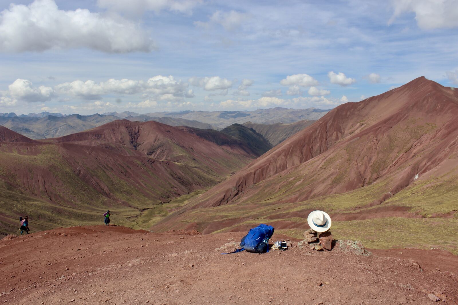 Canon EOS 1200D (EOS Rebel T5 / EOS Kiss X70 / EOS Hi) sample photo. Vinicunca, hat, mountains photography