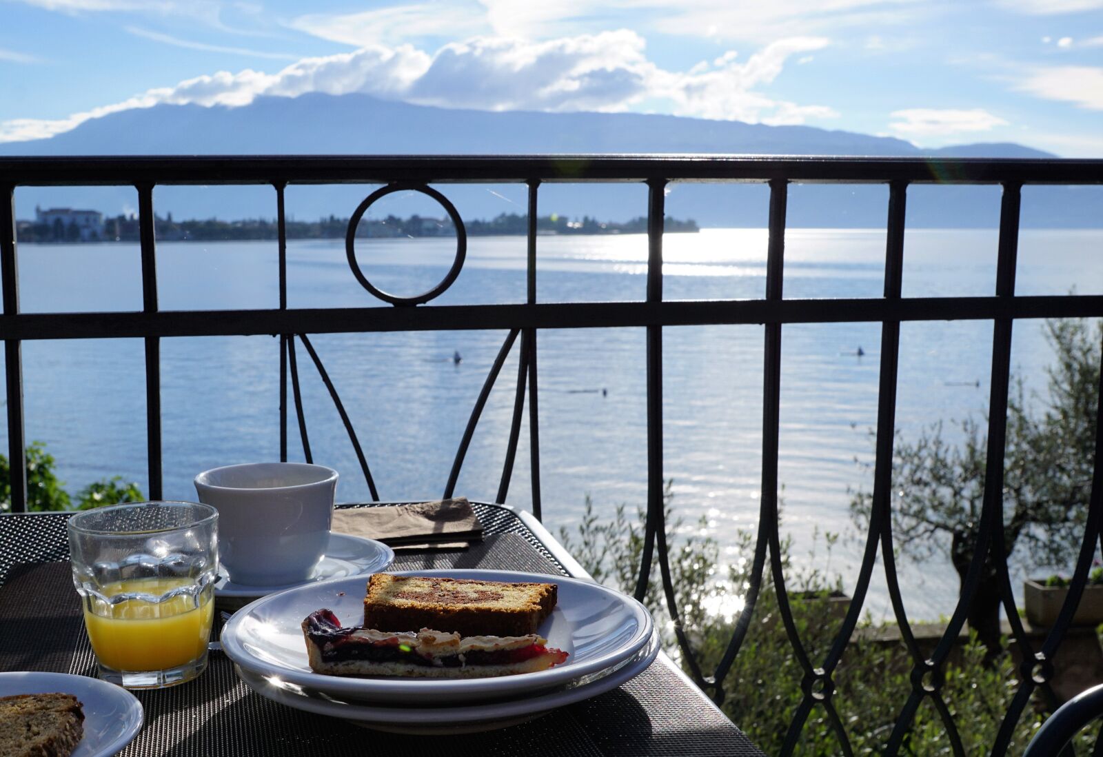 Sony ILCA-77M2 + Sony DT 16-50mm F2.8 SSM sample photo. Garda, italy, eat photography