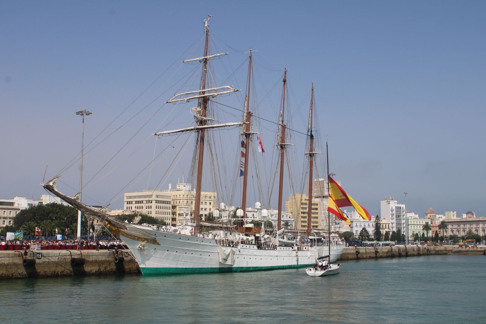 Canon EOS 2000D (EOS Rebel T7 / EOS Kiss X90 / EOS 1500D) sample photo. School ship, juan sebastian photography
