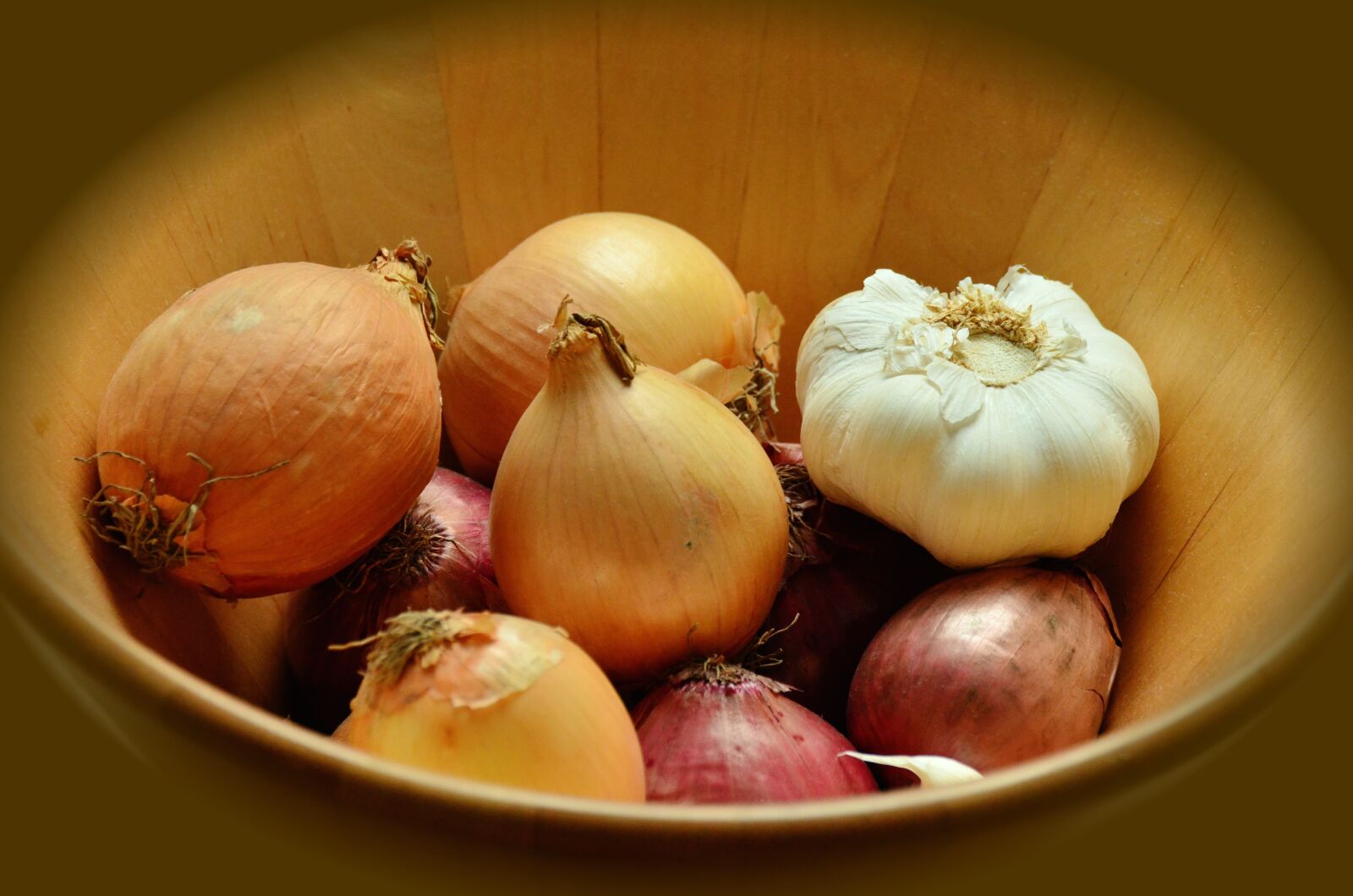 Nikon D5100 sample photo. Onions, garlic, tubers photography