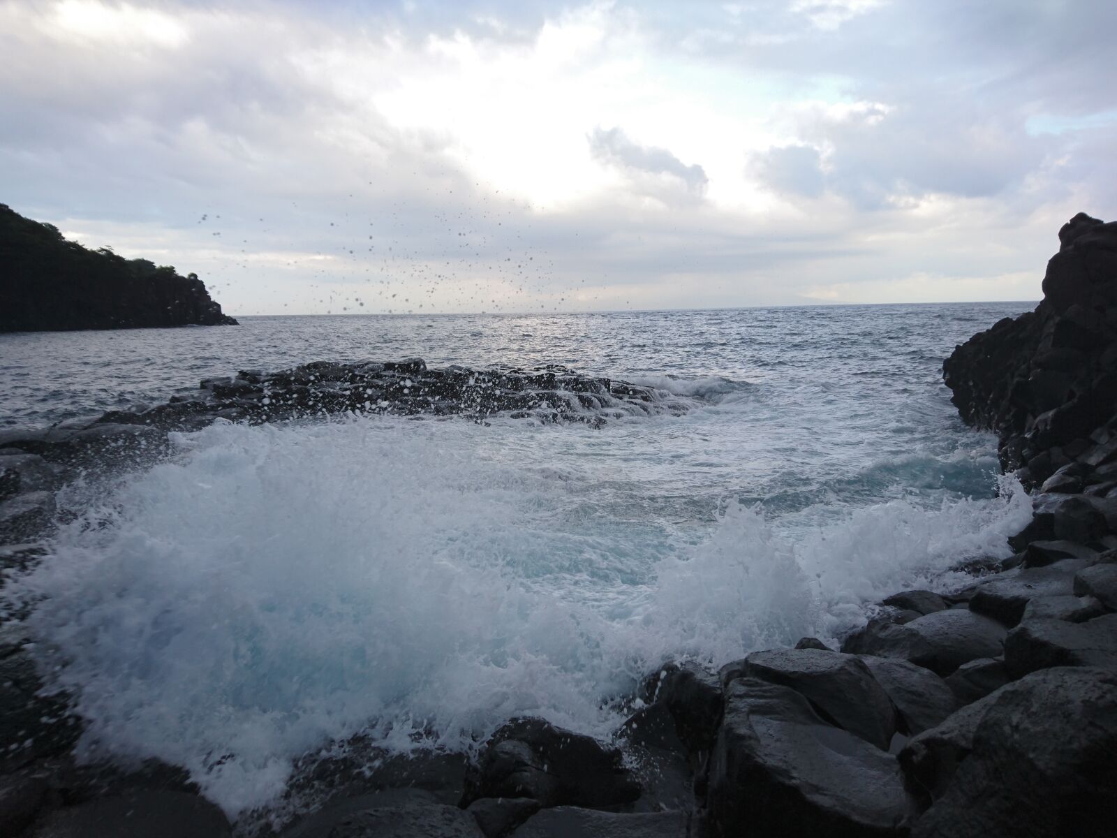 Sony Xperia Z5 sample photo. Sea, wave, iso photography