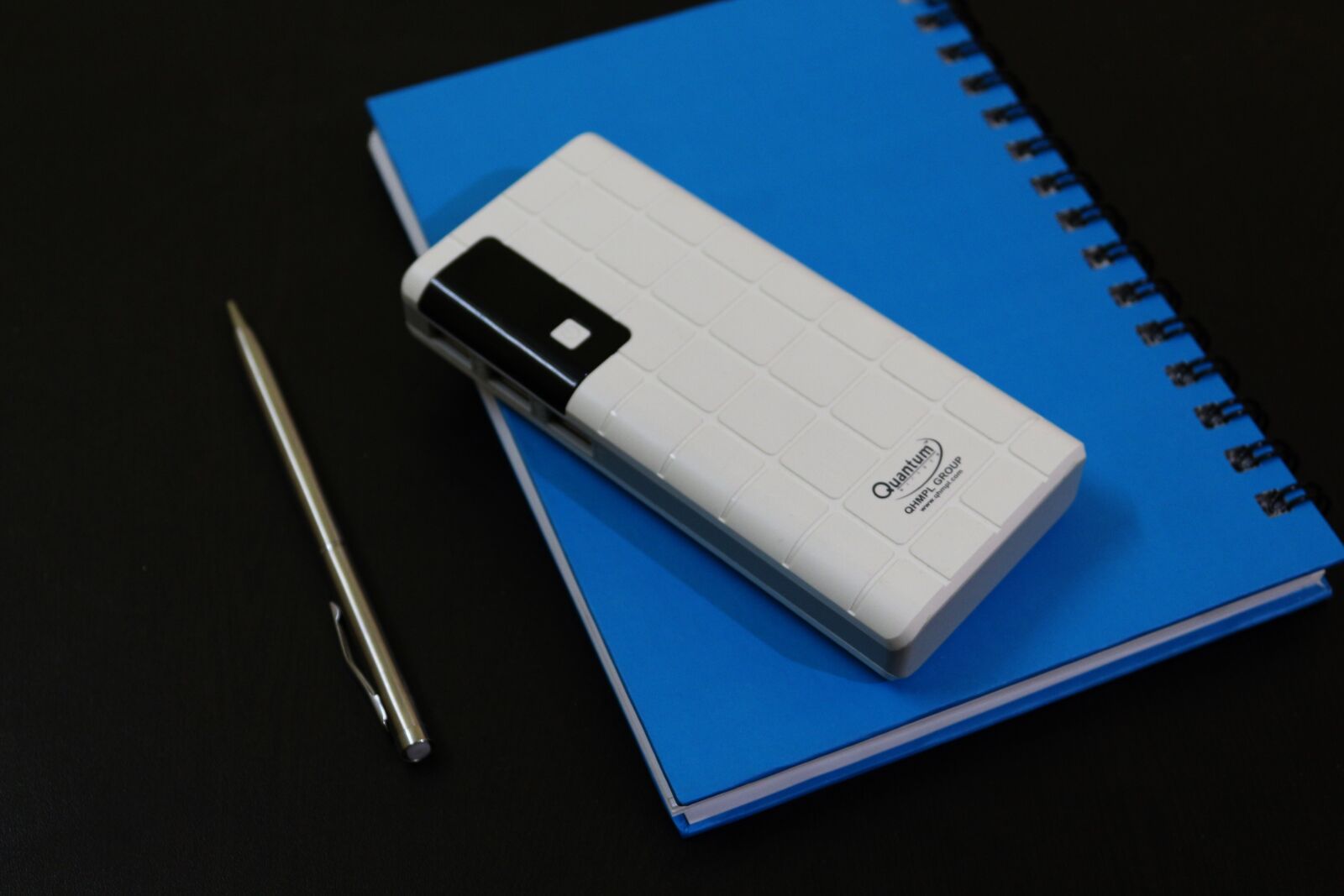 Canon EOS 700D (EOS Rebel T5i / EOS Kiss X7i) sample photo. Power bank, gadgets, recharge photography