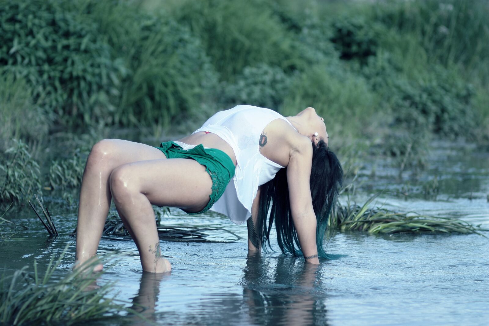 Canon EOS 450D (EOS Rebel XSi / EOS Kiss X2) sample photo. Girl, water, vegetation photography