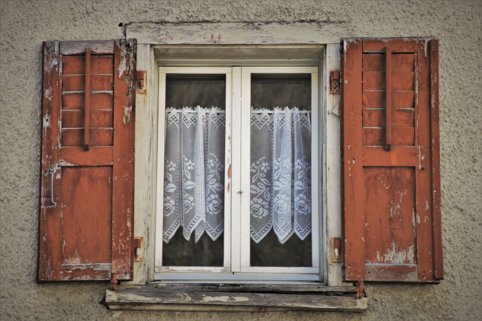 Canon EOS 80D sample photo. Destroyed, old, window photography