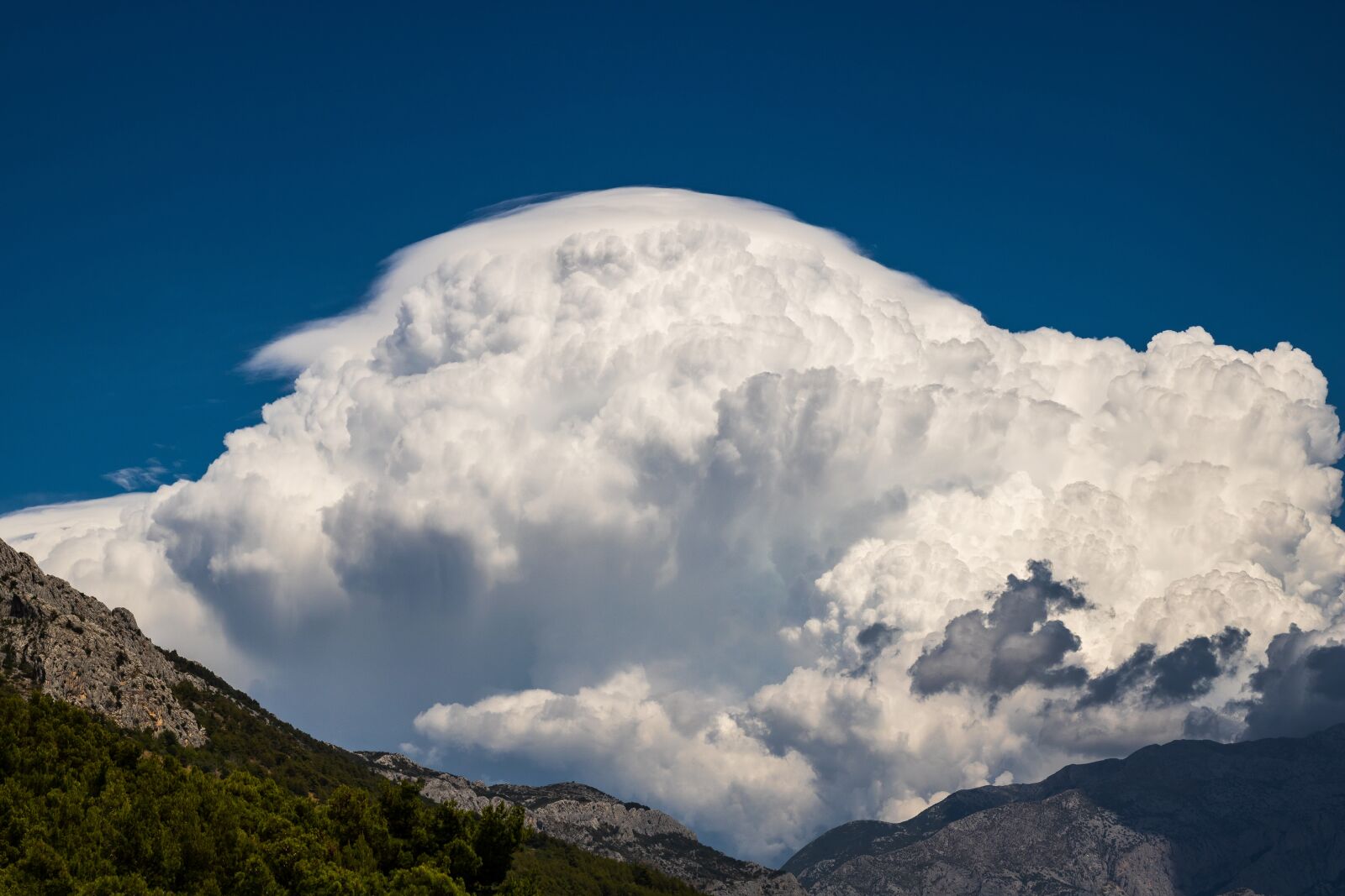 Canon EOS 750D (EOS Rebel T6i / EOS Kiss X8i) sample photo. Cloud, mountain, sky photography