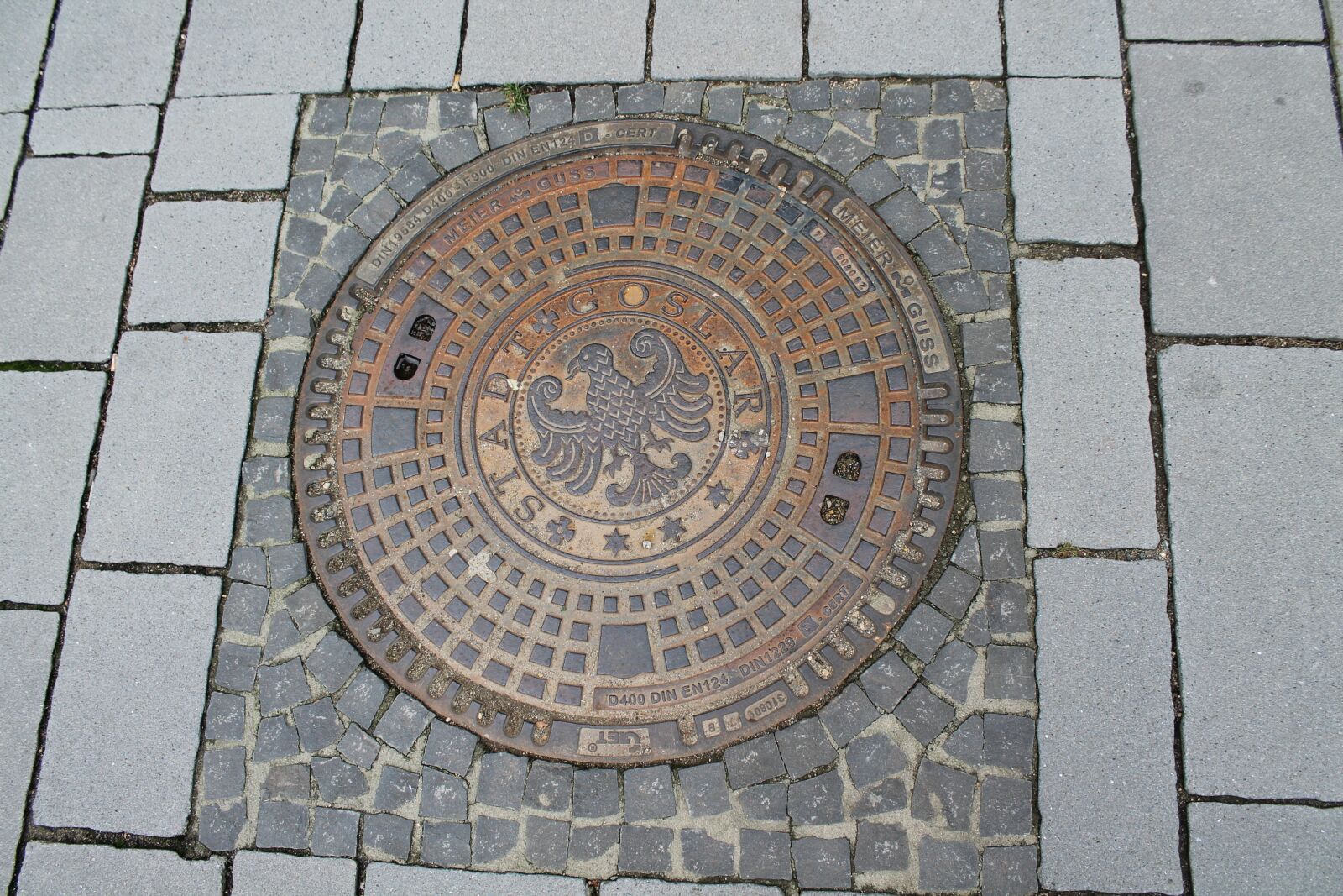 Canon EOS 1100D (EOS Rebel T3 / EOS Kiss X50) sample photo. Manhole cover, road, goslar photography