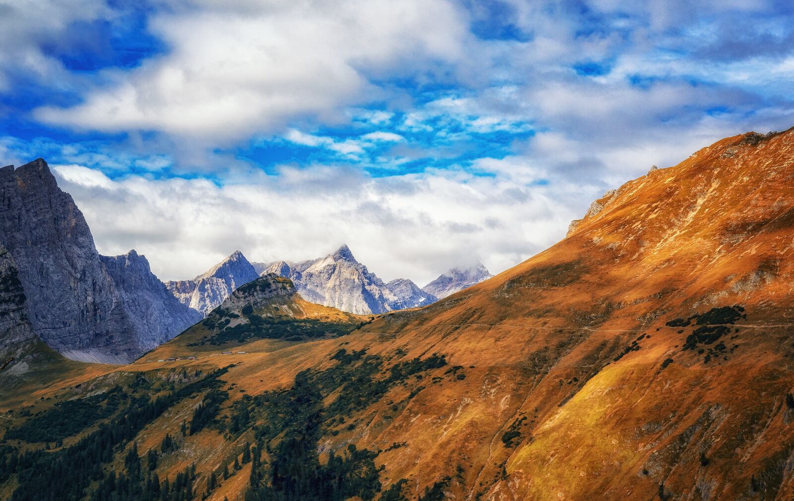Olympus OM-D E-M10 II sample photo. Eng alm, mountains, clouds photography