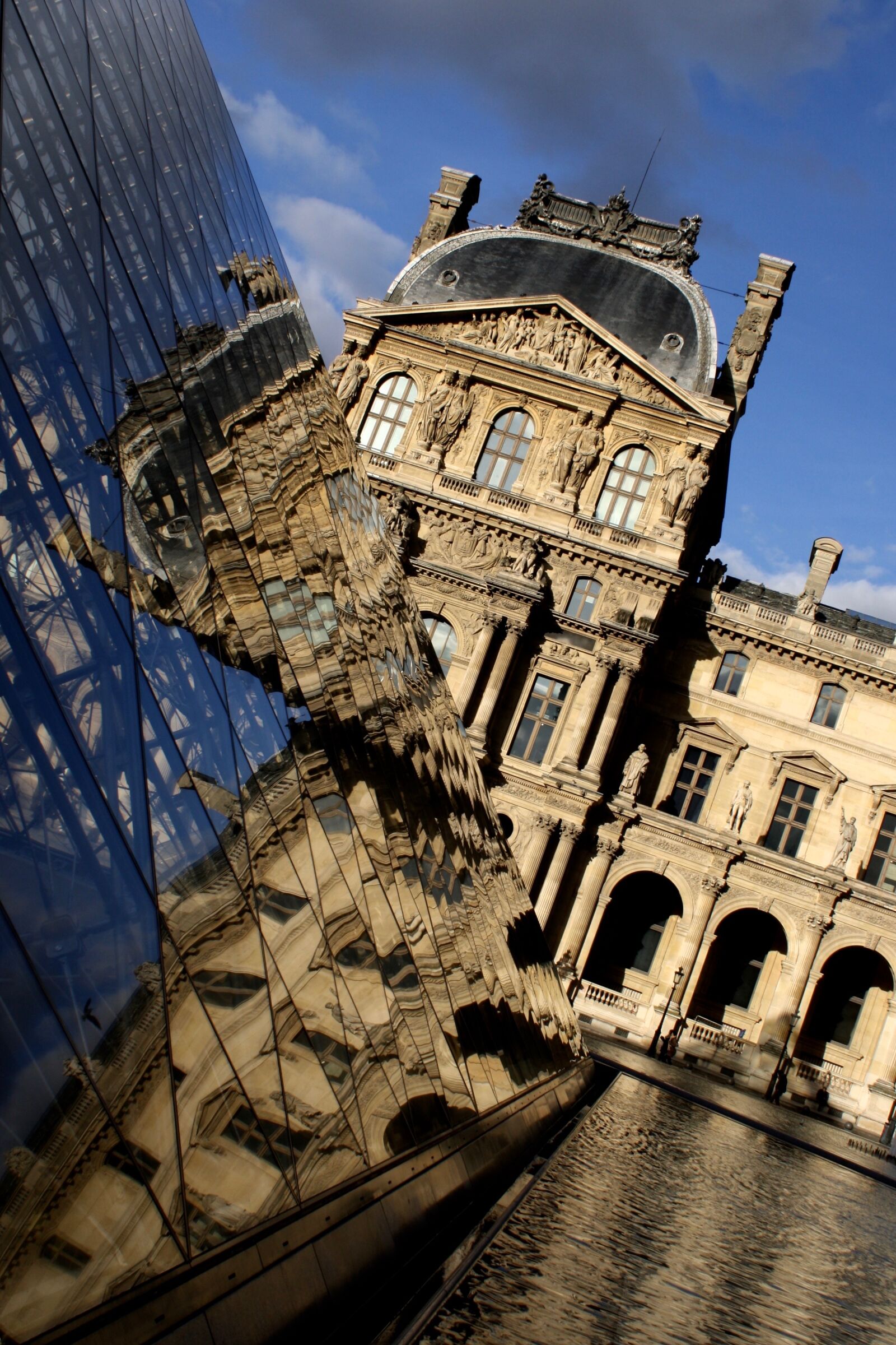 Canon EOS 1000D (EOS Digital Rebel XS / EOS Kiss F) sample photo. Paris, reflection, building photography