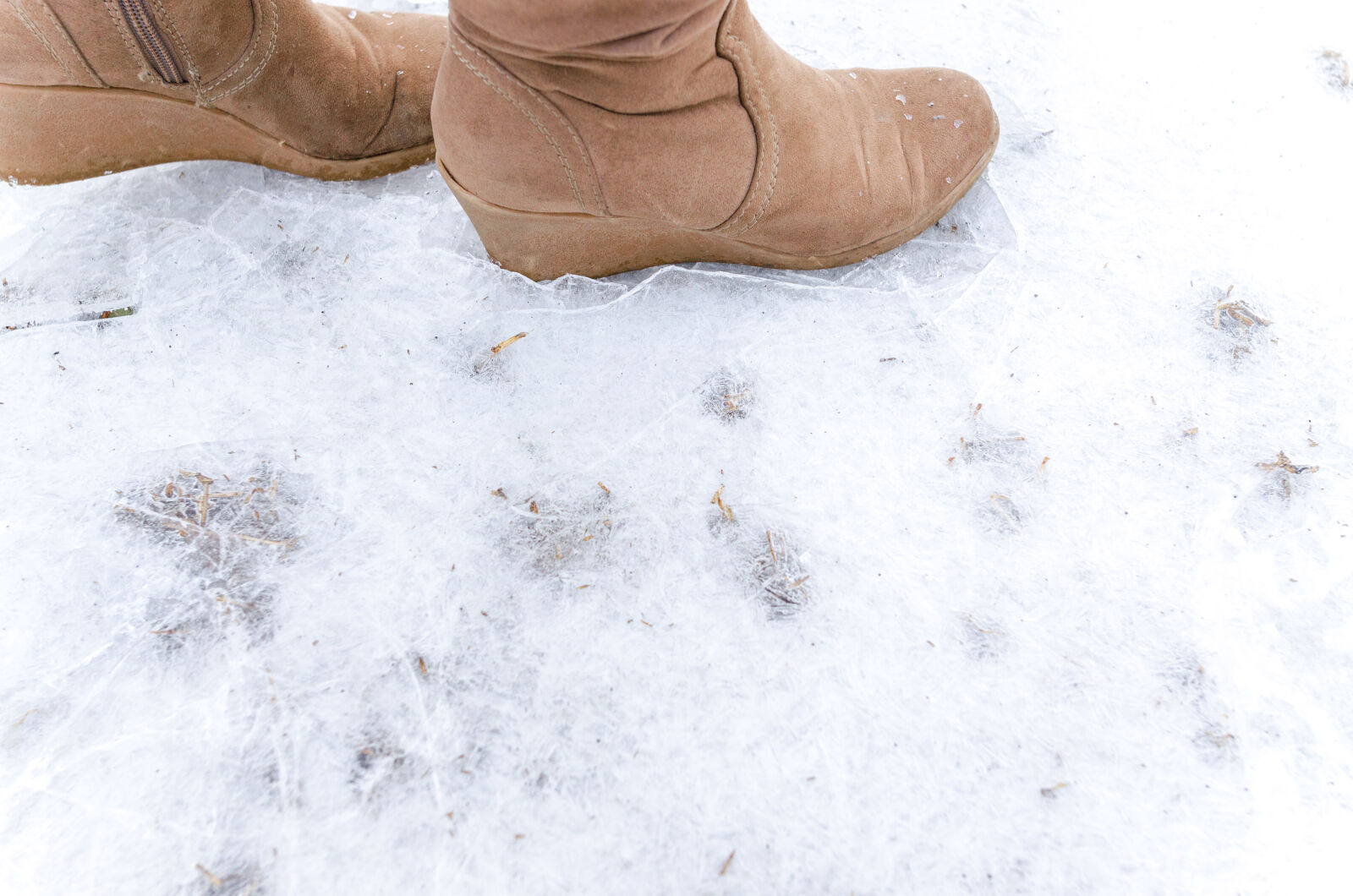 Nikon D5100 sample photo. Activity, background, blue, boot photography