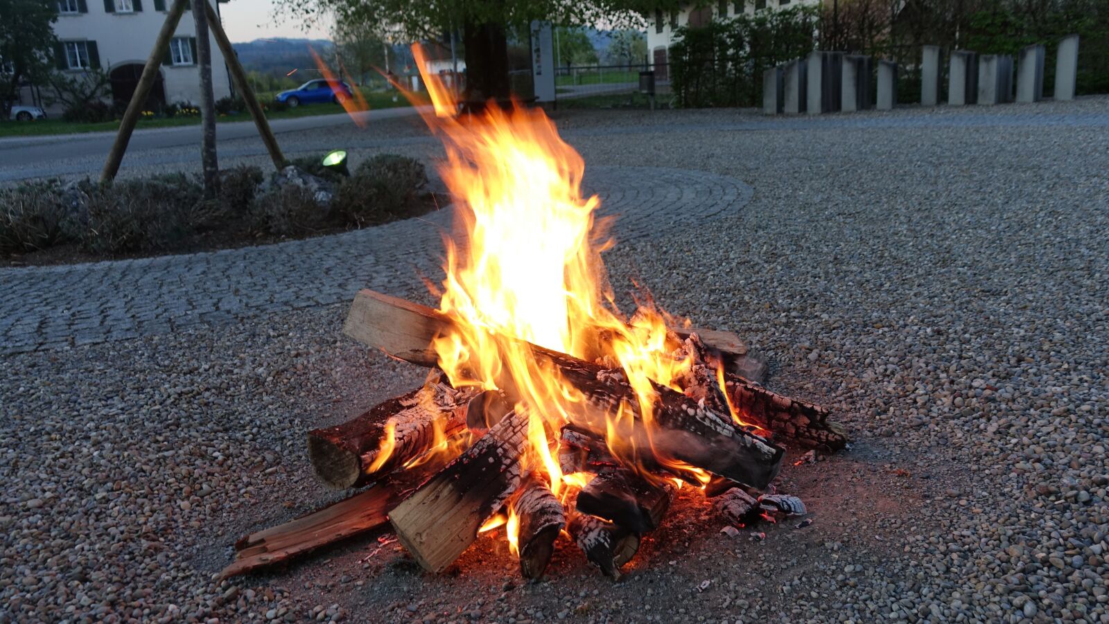 Sony Cyber-shot DSC-RX100 IV sample photo. Fire, light, easter fire photography