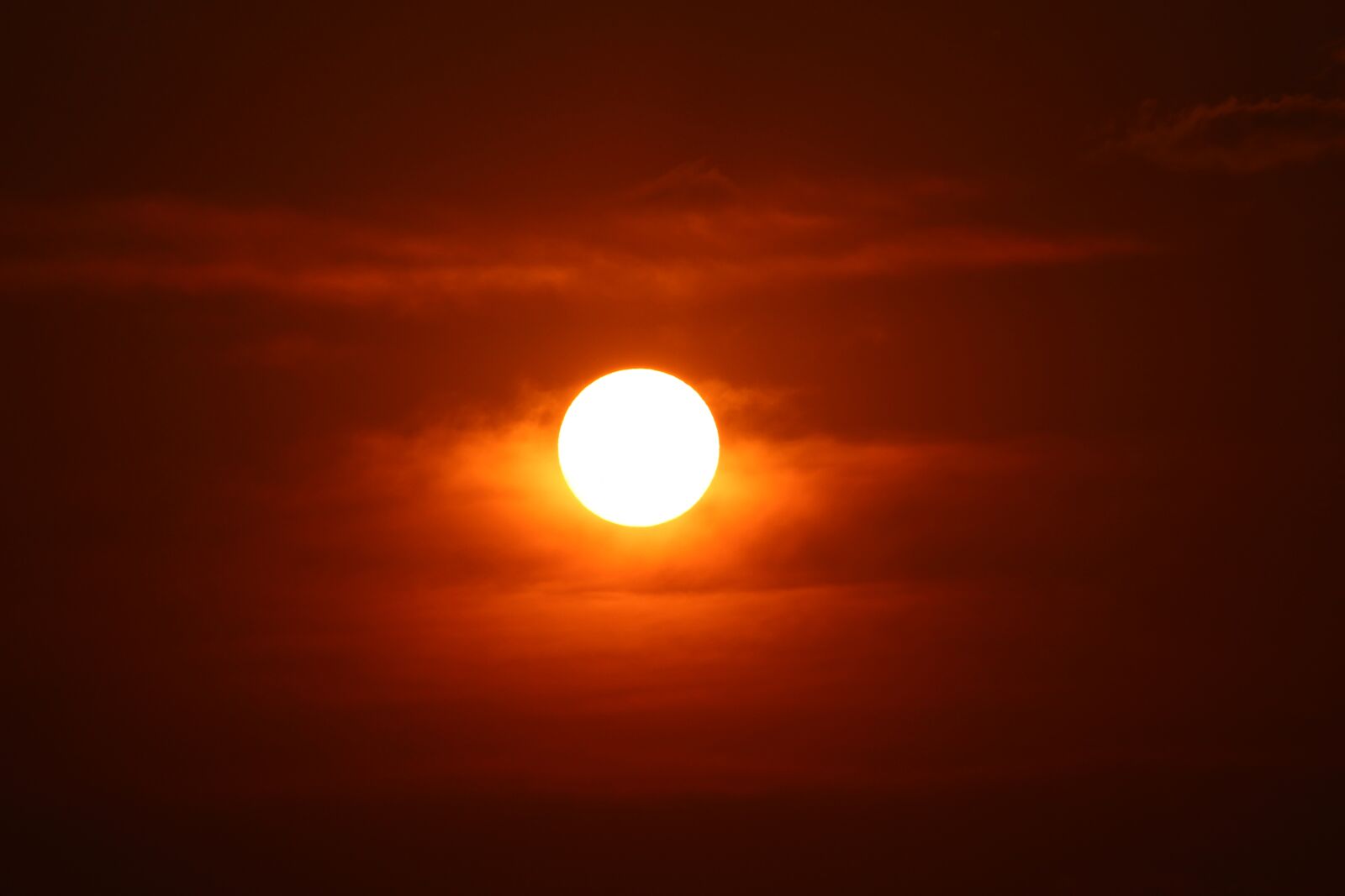 Canon EOS 100D (EOS Rebel SL1 / EOS Kiss X7) sample photo. Red sun, sunset, zulu photography