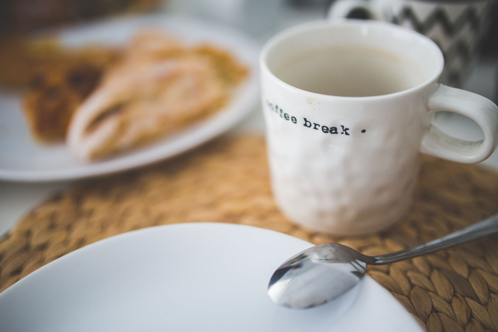 Canon EOS 6D + Sigma 35mm F1.4 DG HSM Art sample photo. White, mug, with, break photography